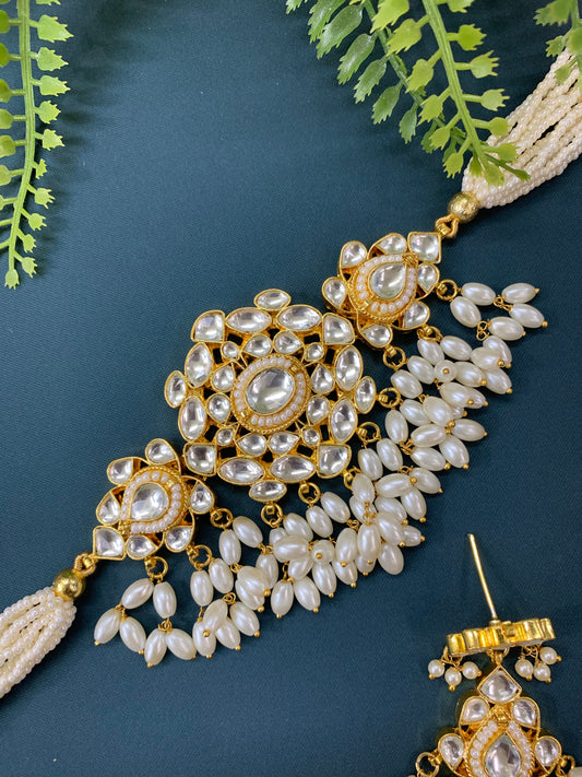 Maisha pachi kundan choker in gold / pearl/ white