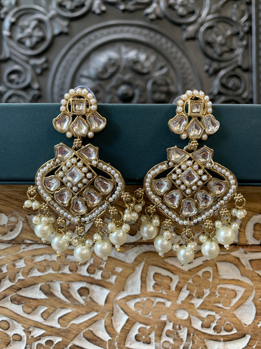 Dipti small to medium kundan earring gold pearl