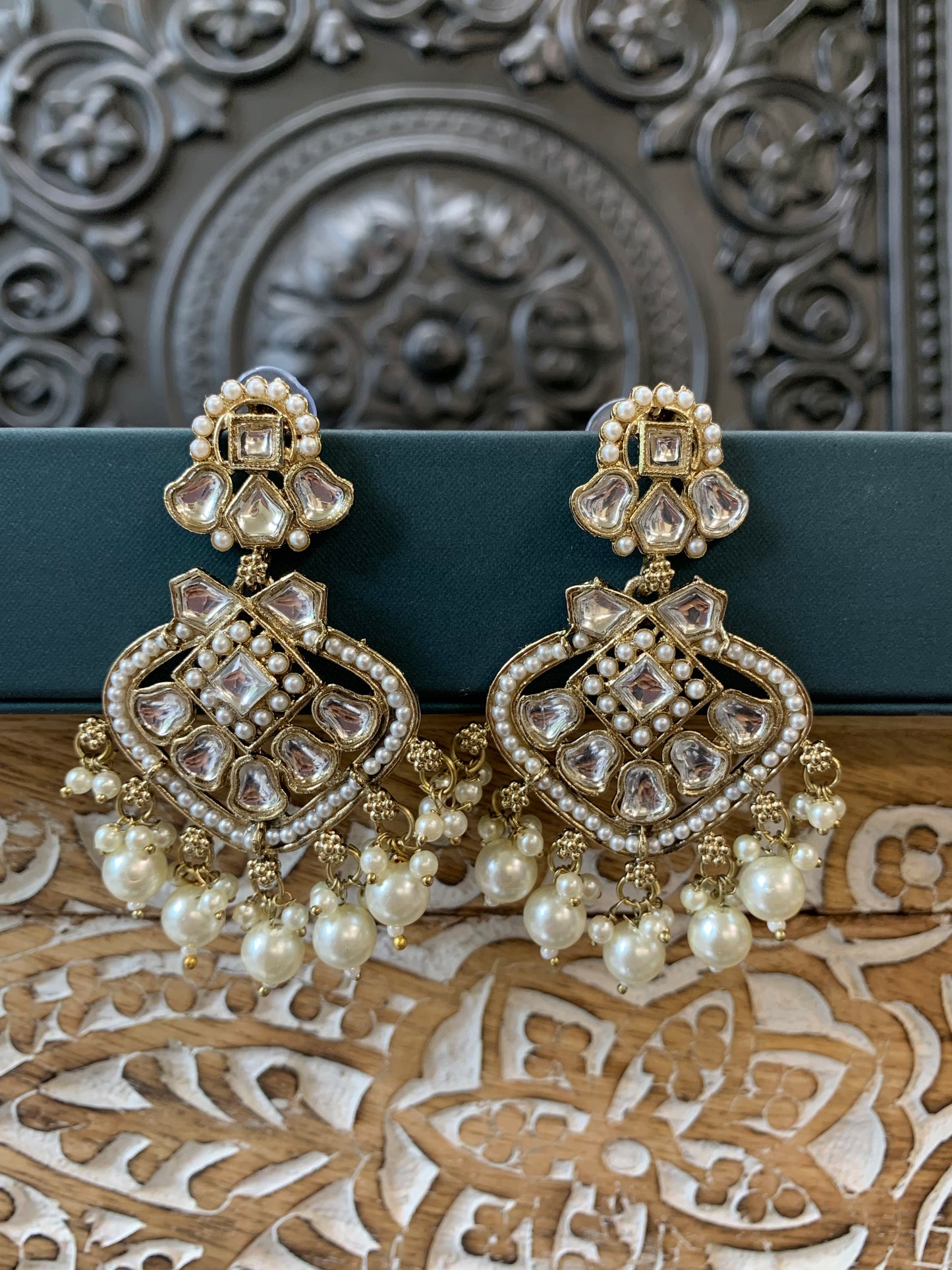 Dipti small to medium kundan earring gold pearl
