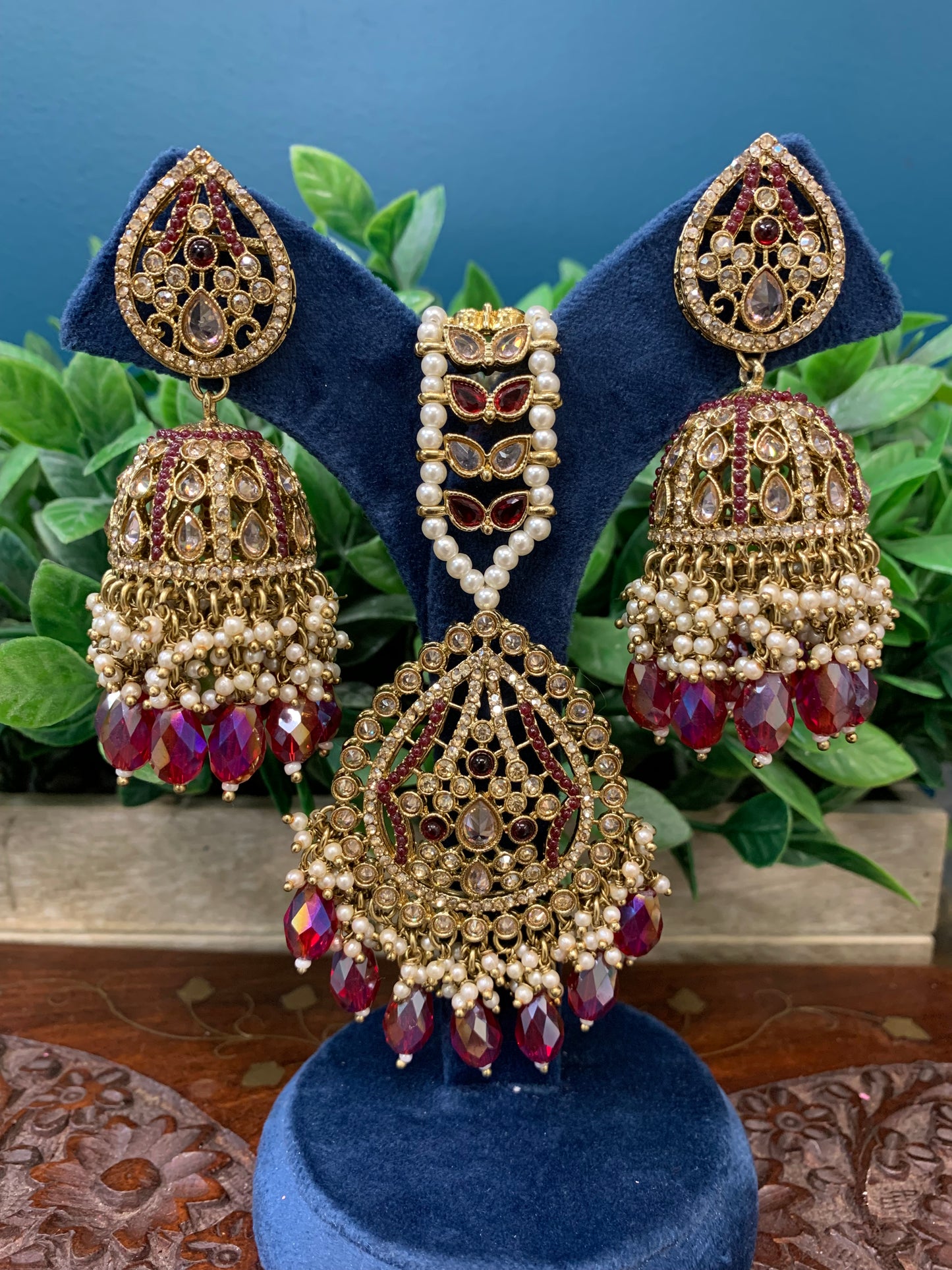 Savana Jhumka/ jhumki tikka set in antique / gold