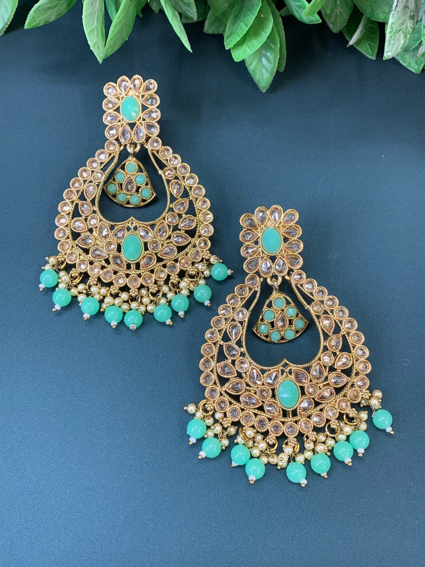 Doli polki Chandbali no tikka antique gold/mint green