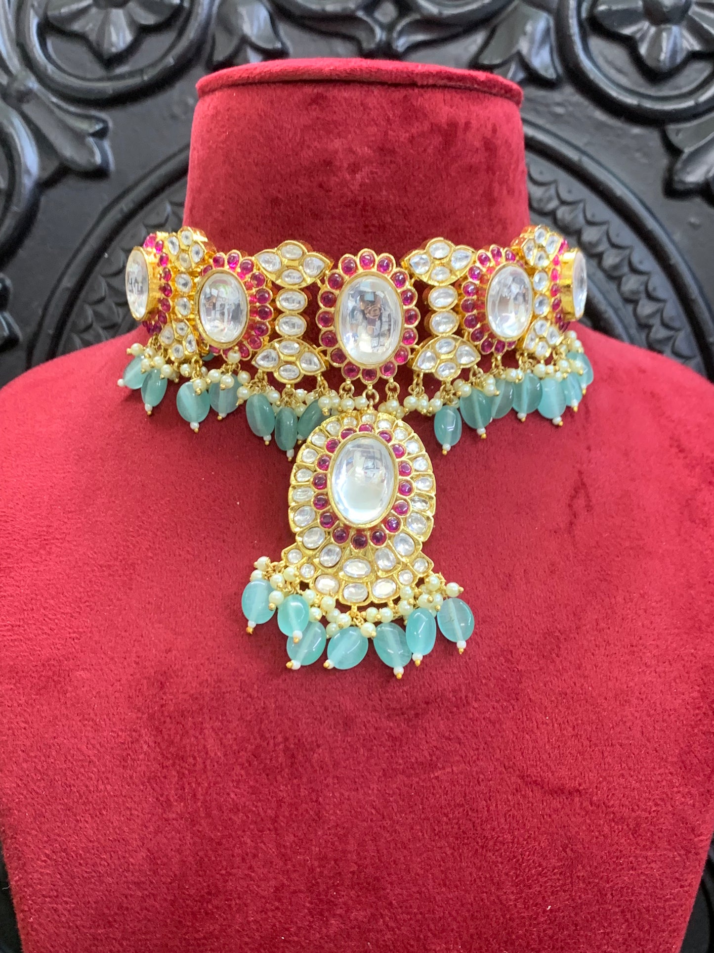 Uncut kundan premium statement choker set cookie