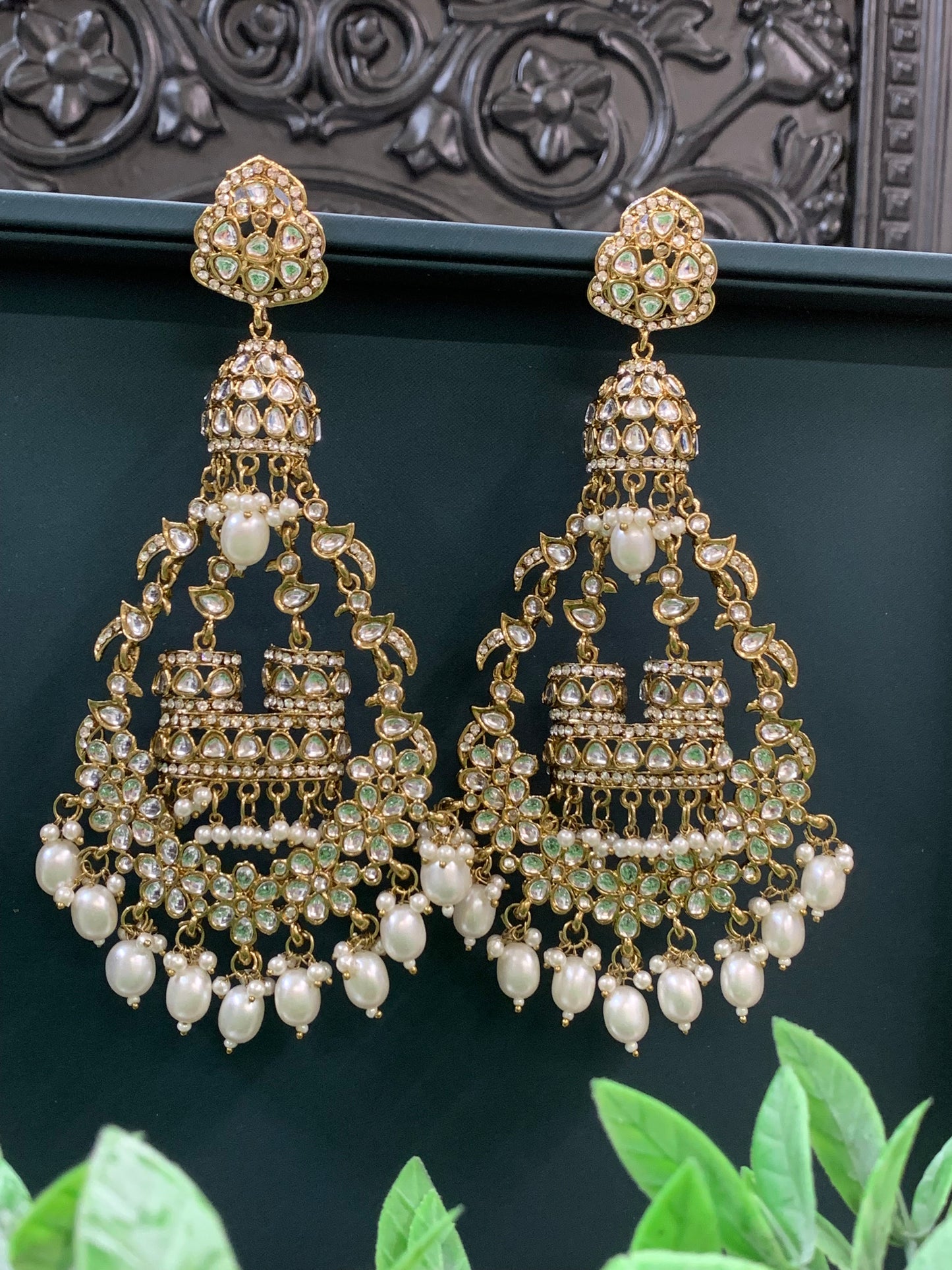 Nicole kundan fashion statement earring set gold/pearl