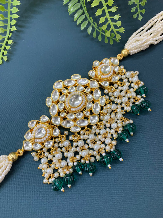 Maisha pachi kundan choker in gold / teal green