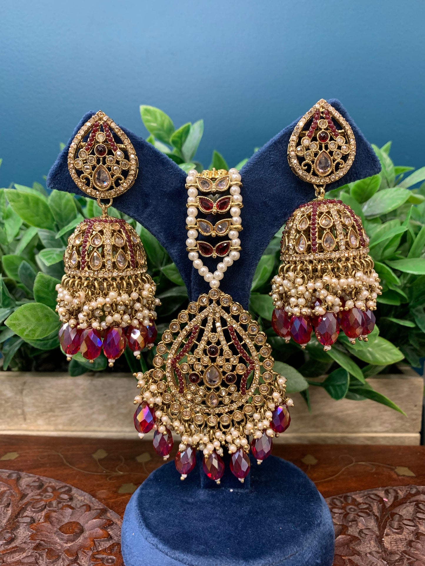 Savana Jhumka/ jhumki tikka set in antique / gold
