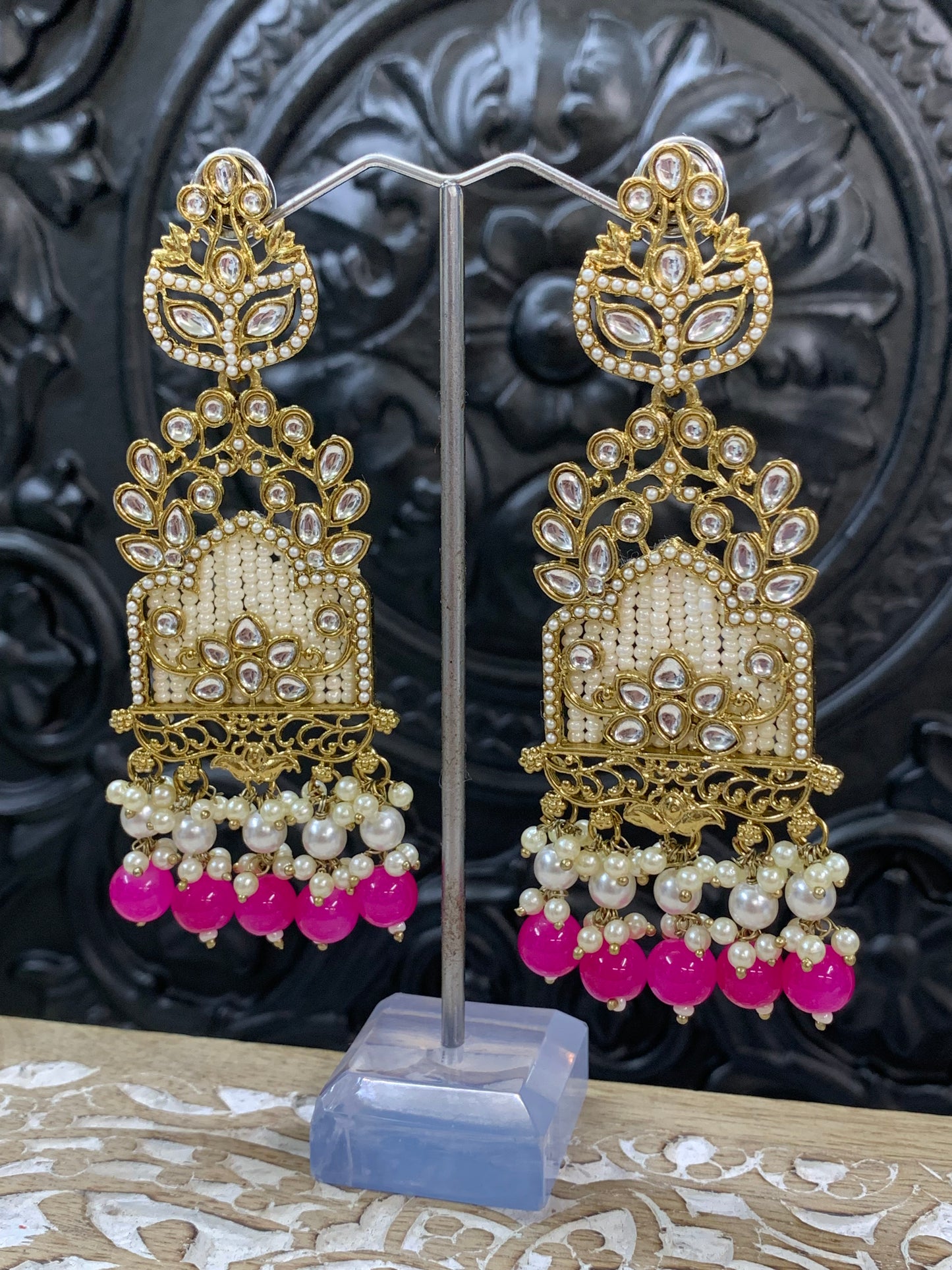 Alexa kundan statement earring white/gold/pearl/hot pink / magenta
