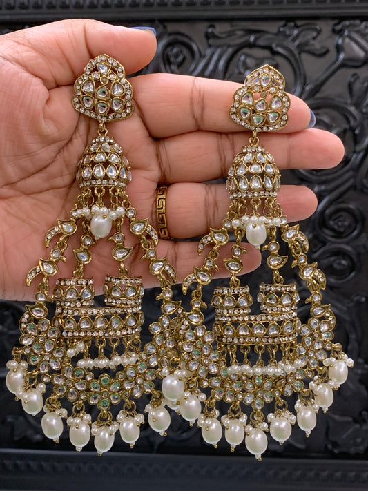Nicole kundan fashion statement earring set gold/pearl