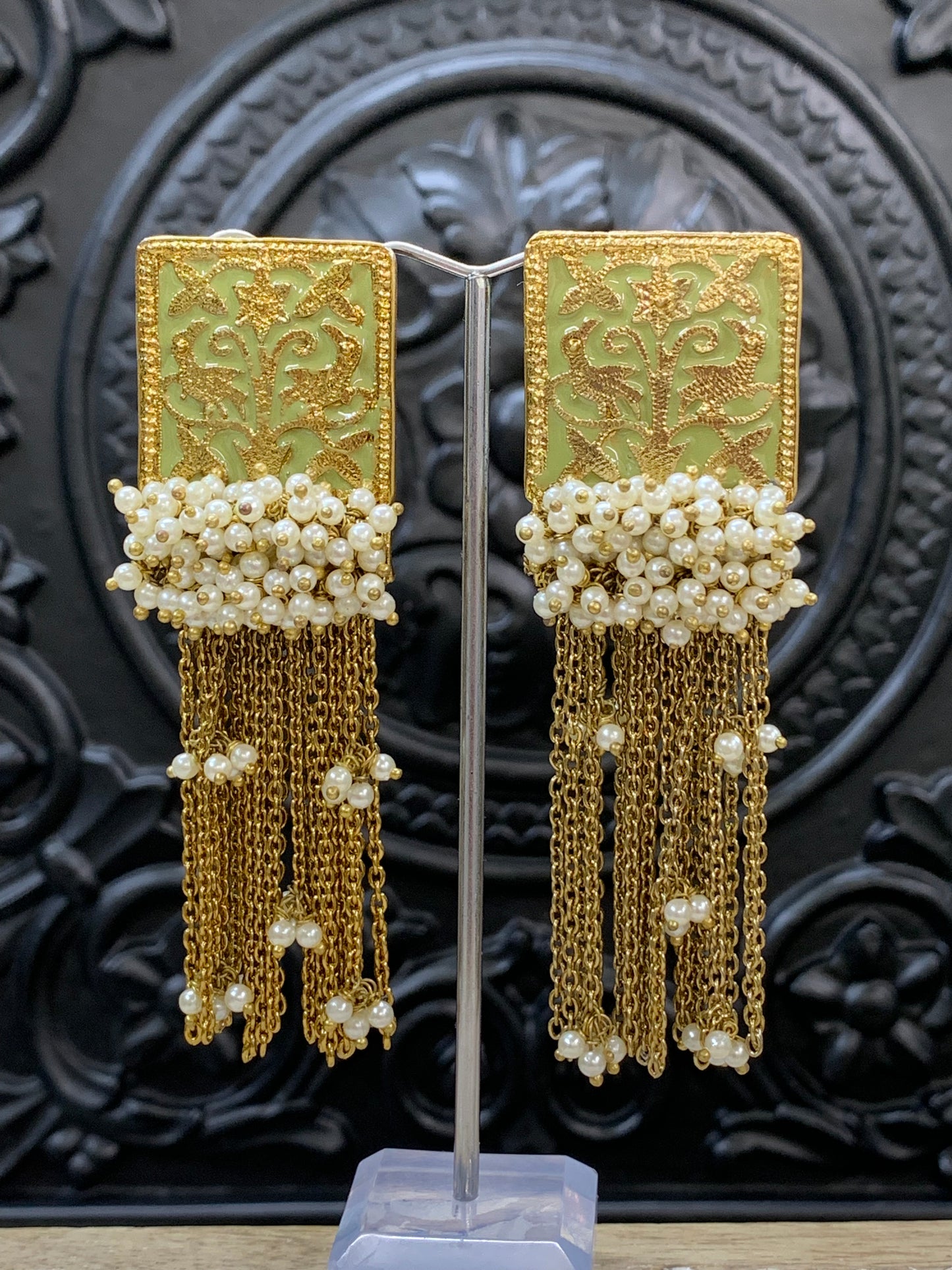 Arora Meena earring antique gold pistachio green