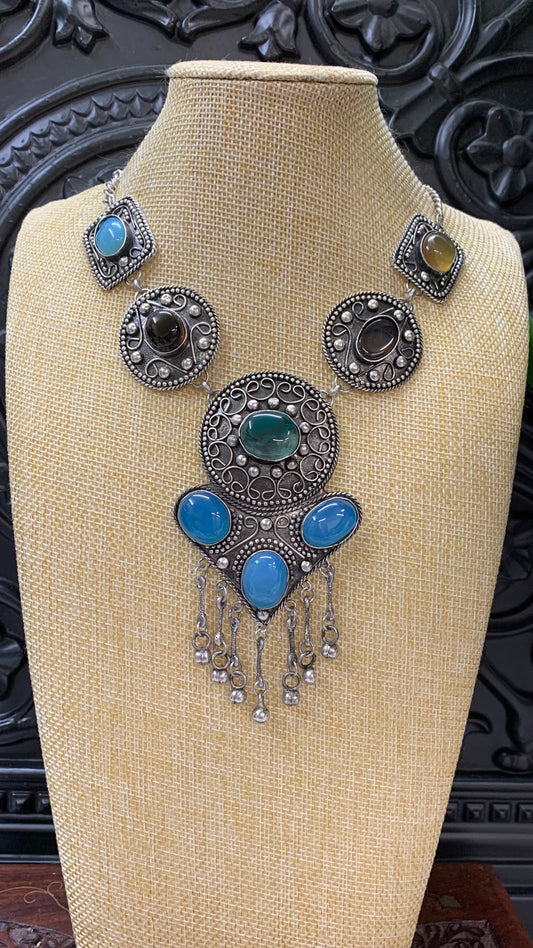 Black metal oxi with natural stone setting