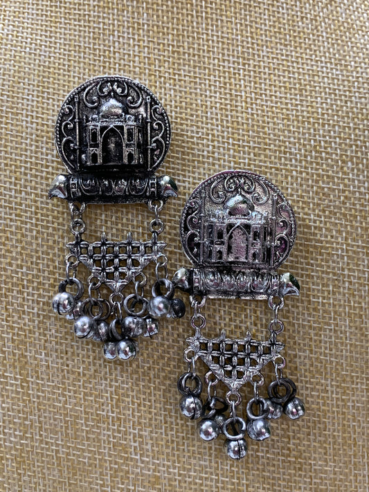 Taj Black metal oxi with natural stone setting