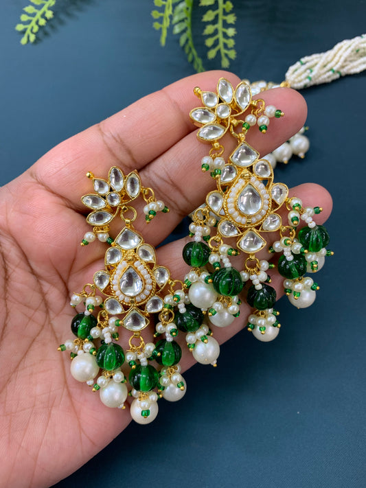 Maisha pachi kundan choker in gold / emerald green