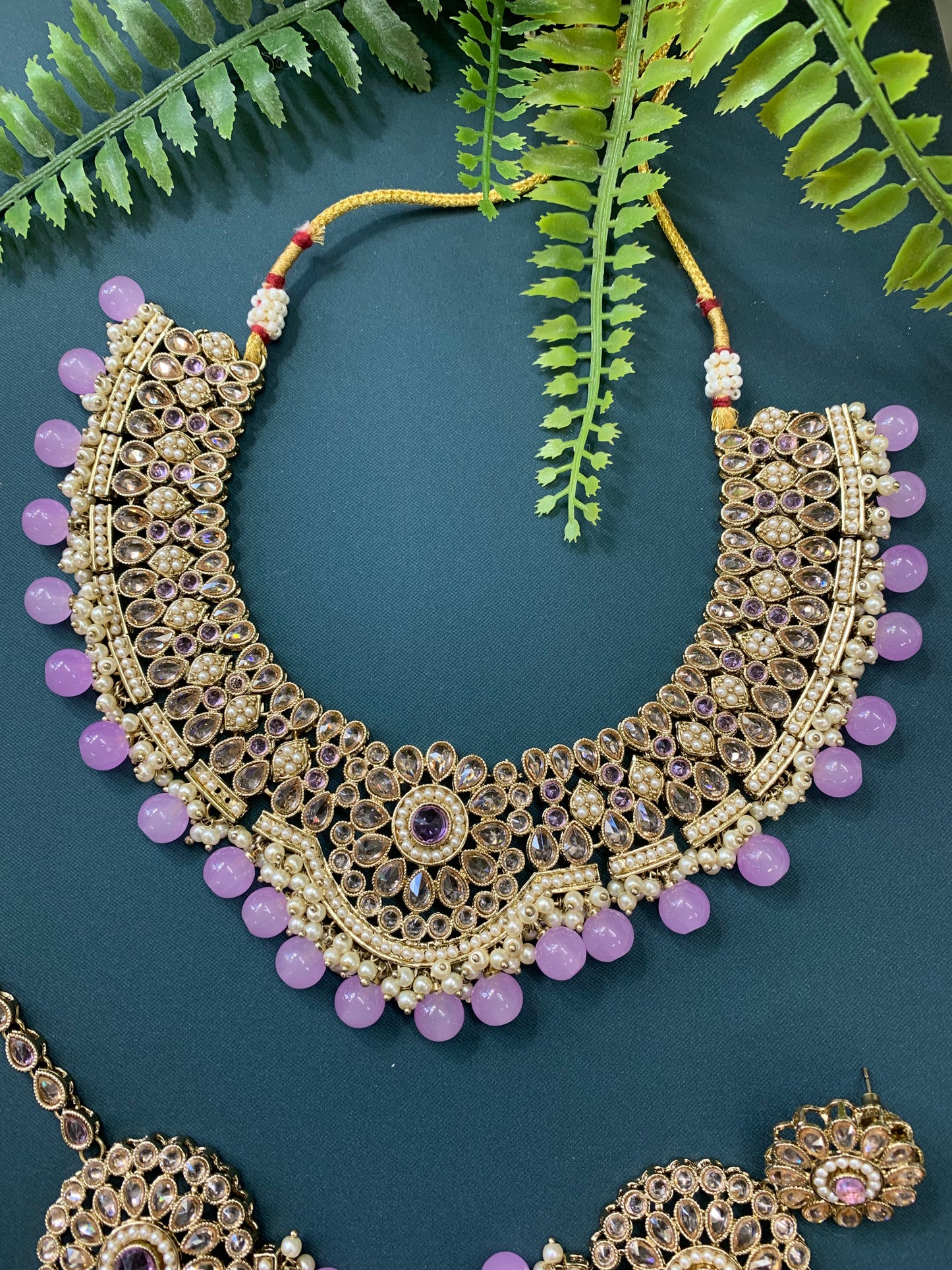 Boruna polki necklace with chandbali in lavender / lilac