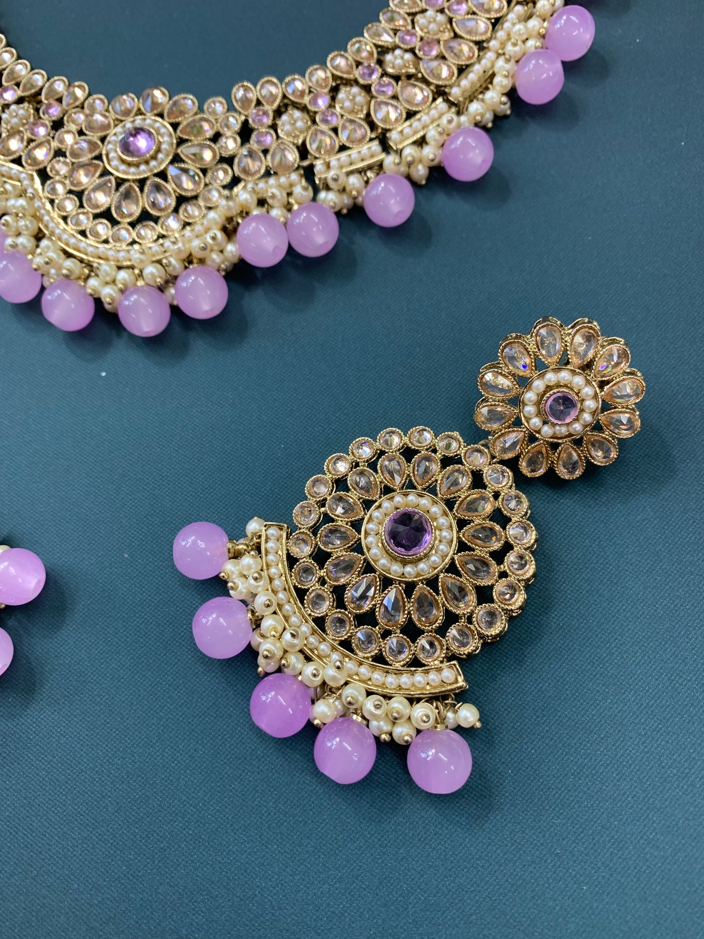 Boruna polki necklace with chandbali in lavender / lilac