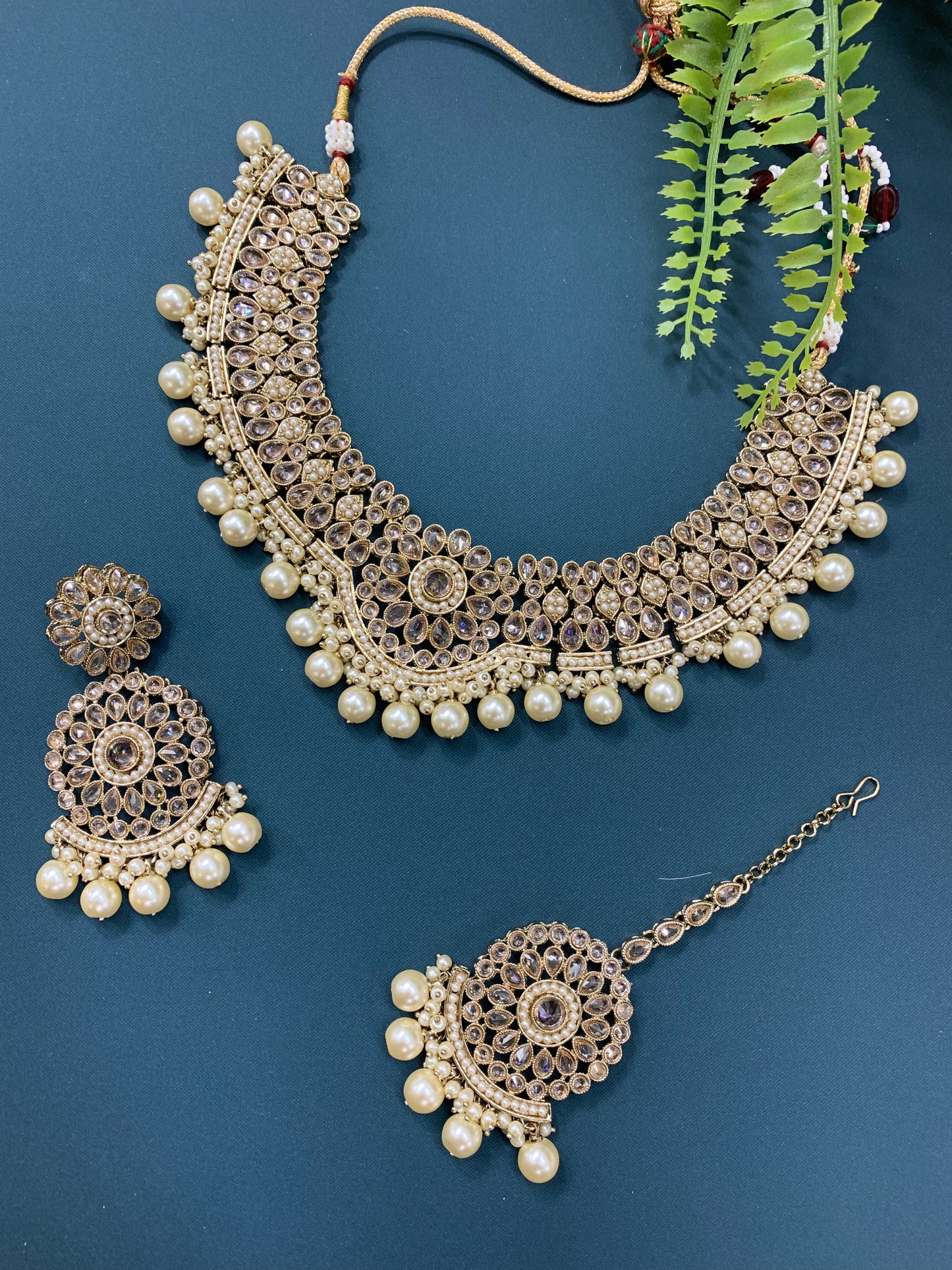 Boruna polki necklace with chandbali in antique gold