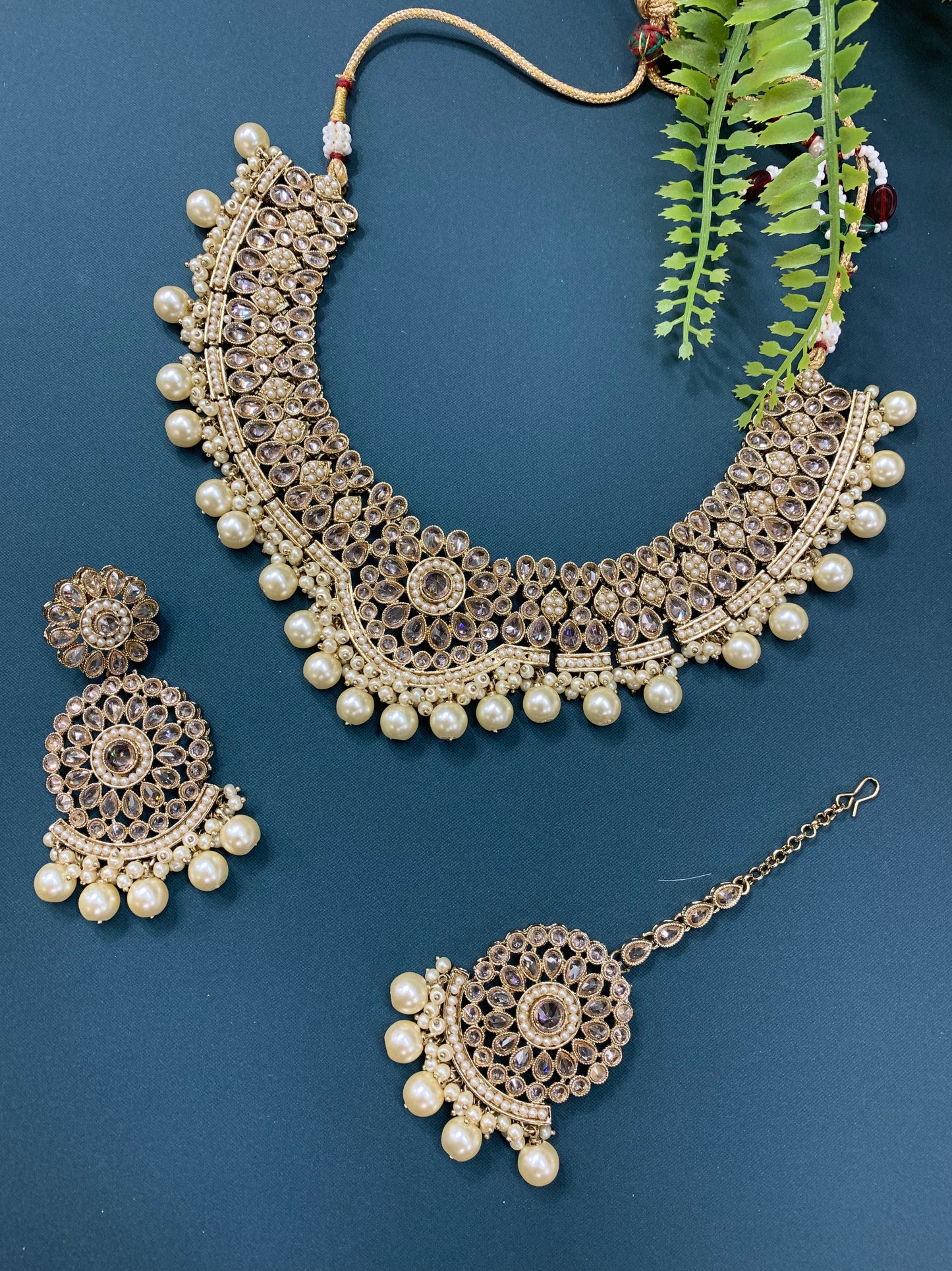 Boruna polki necklace with chandbali in antique gold