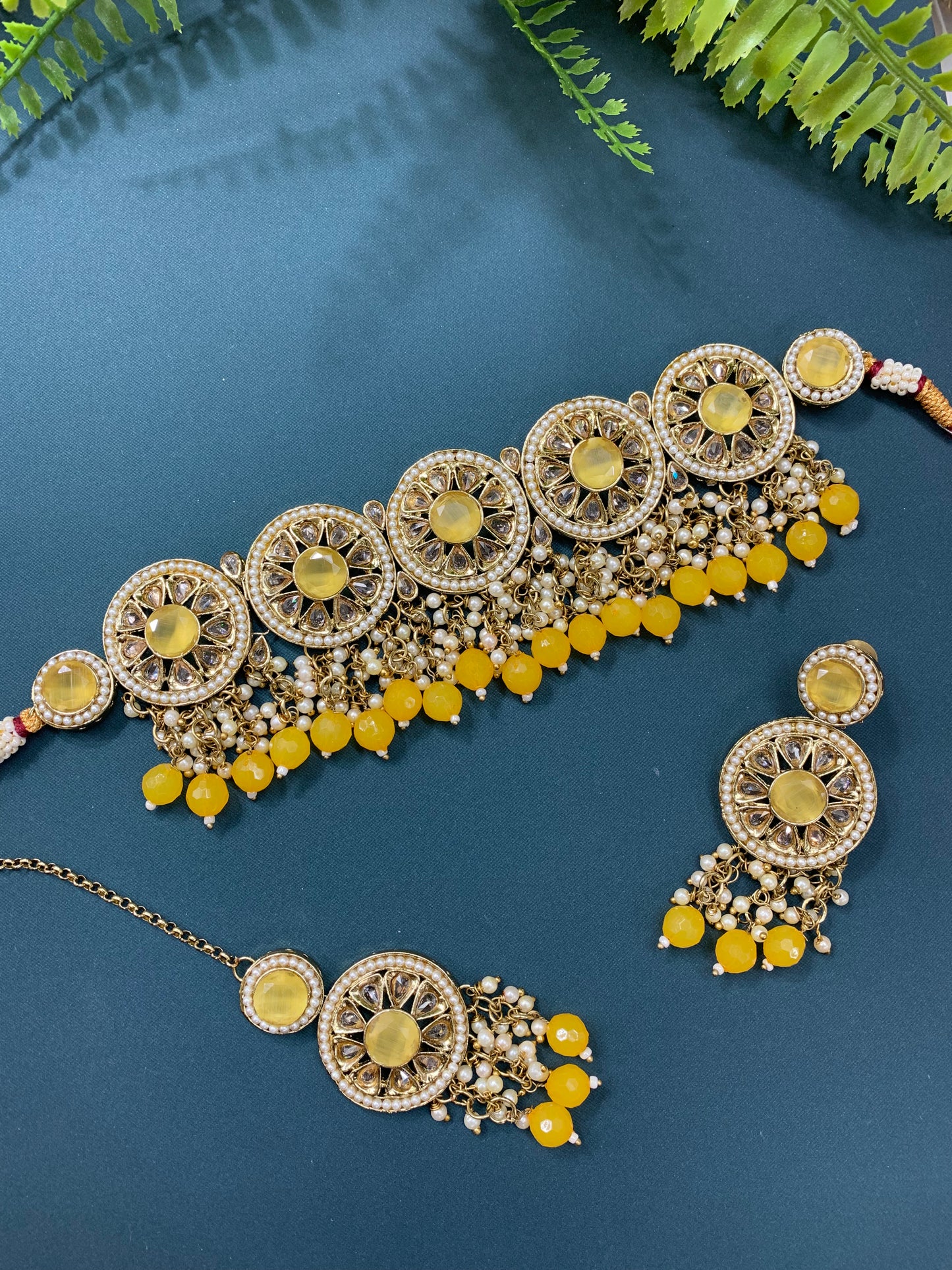 Ayesha polki choker in antique and pastel yellow