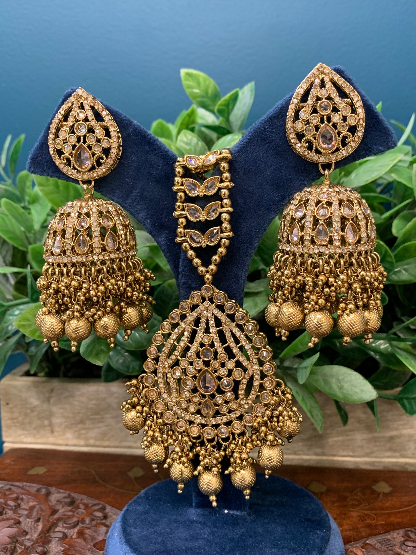 Savana Jhumka/ jhumki tikka set in antique / gold