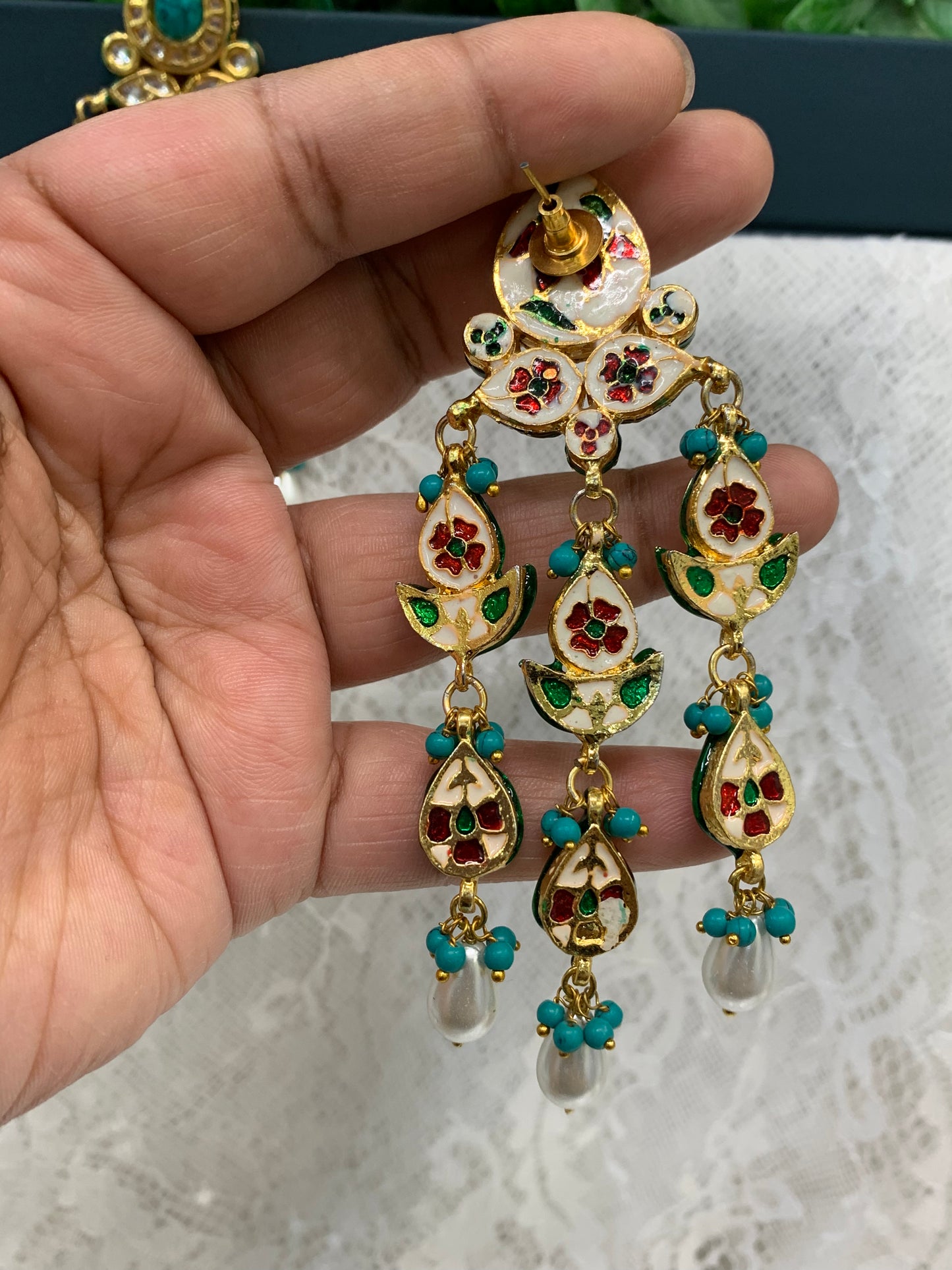 Jasleen Kundan chandbali earring phirozi