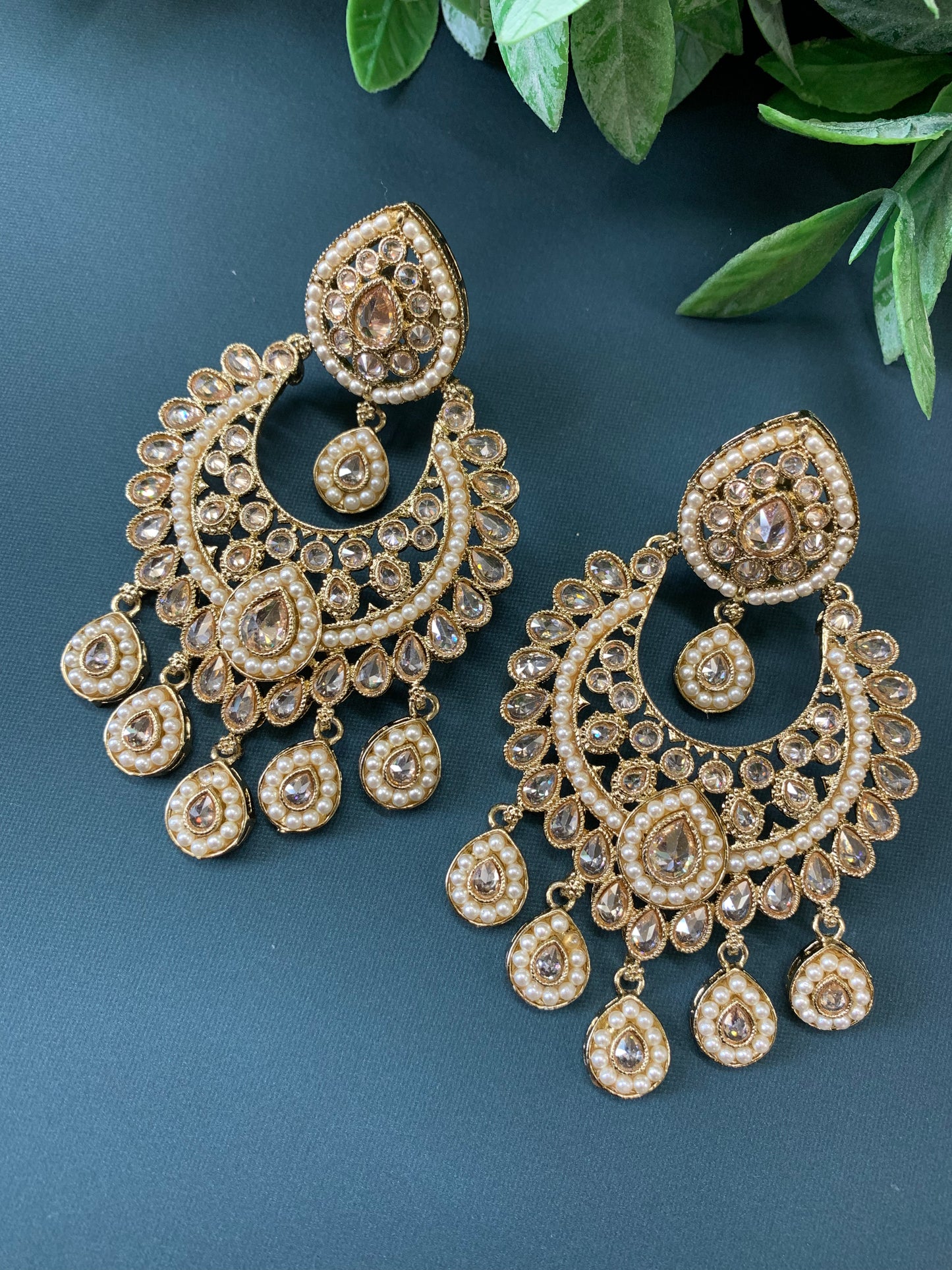 Lia polki Chandbali earring antique gold / pearl