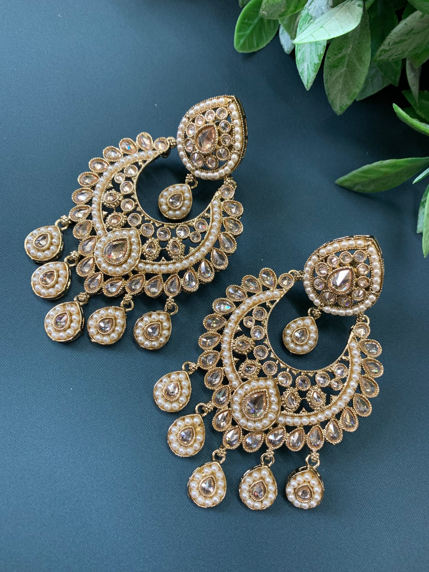 Lia polki Chandbali earring antique gold / pearl
