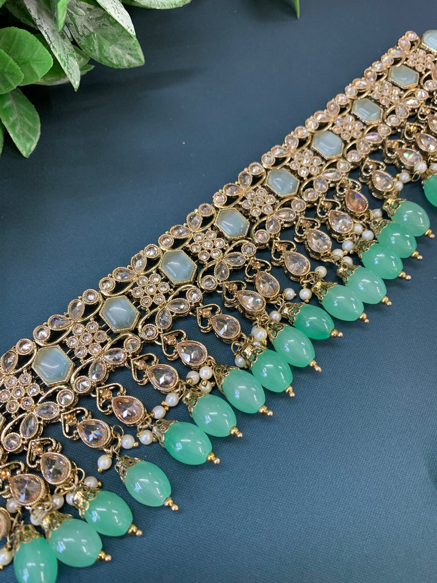 Nicole polki choker in monalisa pistachio green