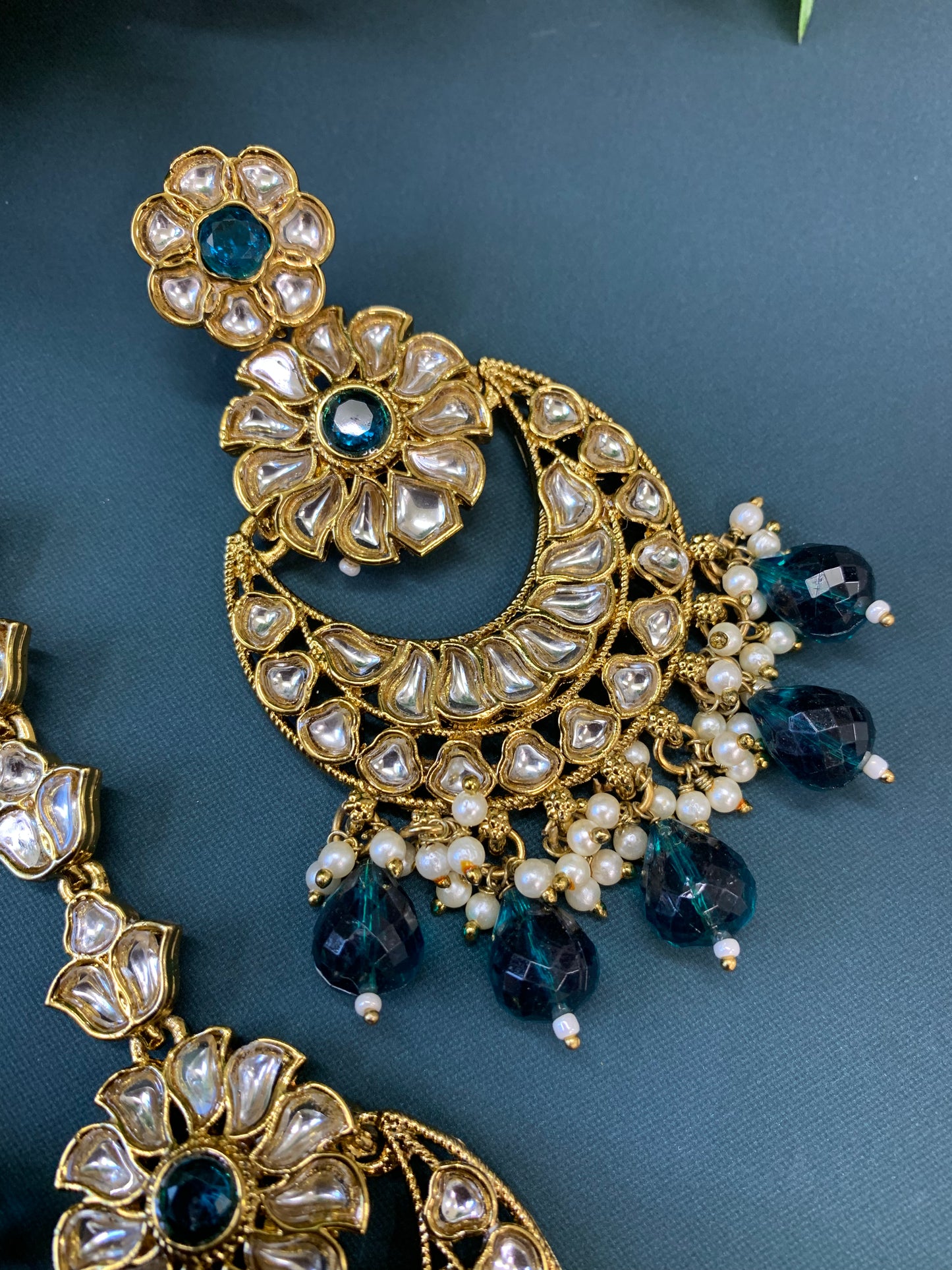 Manjot kundan earring tikka set peacock / teal