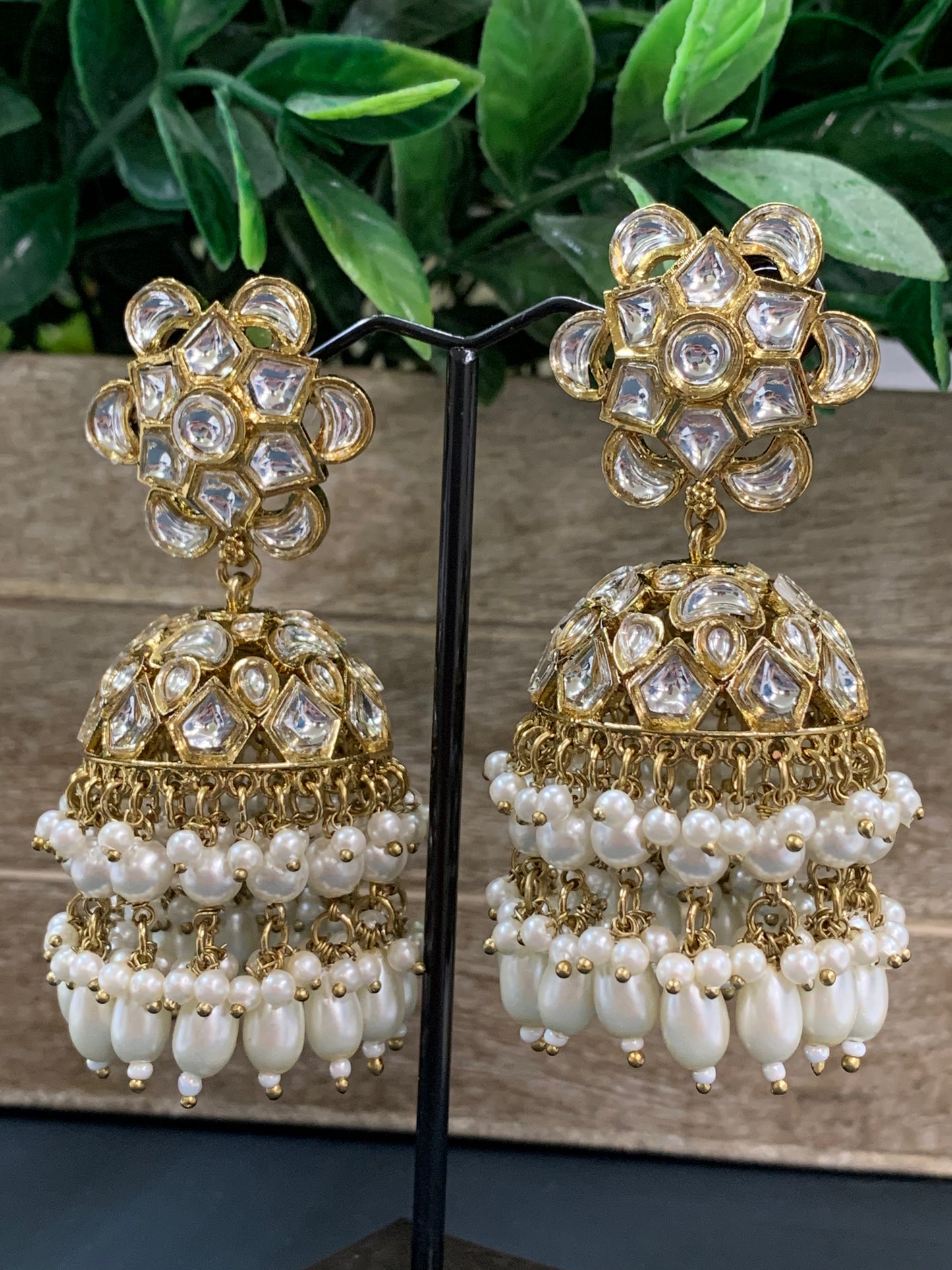Amara kundan jhumki/ jhumka earring gold / pearl / antique