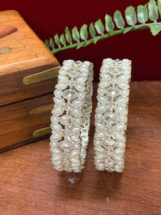 Kalinda reverse polki bangle with pearl in silver