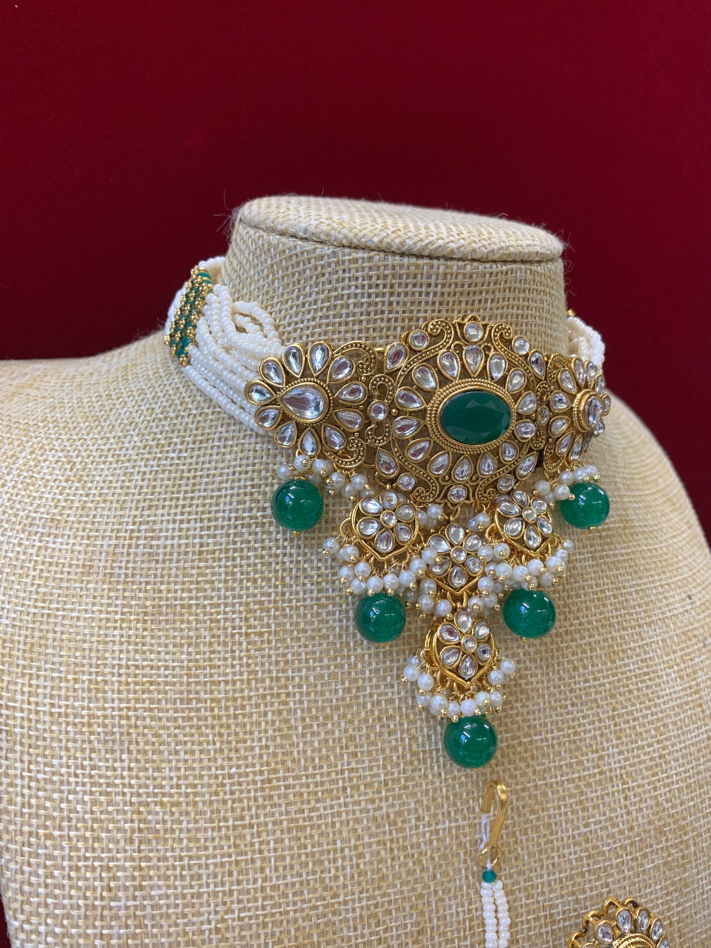 Iiyana kundan choker necklace with matching jhumka Tikka