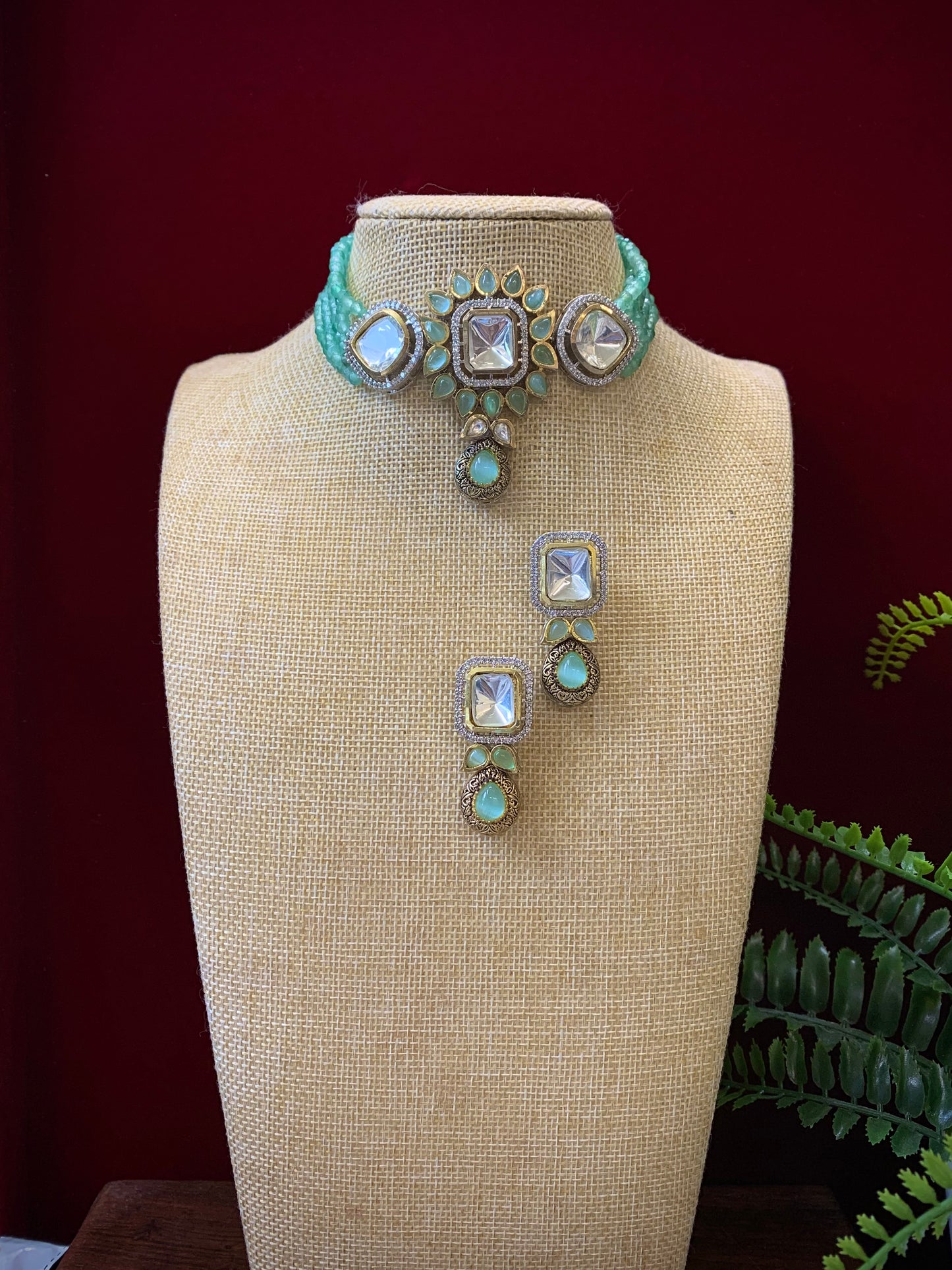 Uncut kundan choker in pistachio green