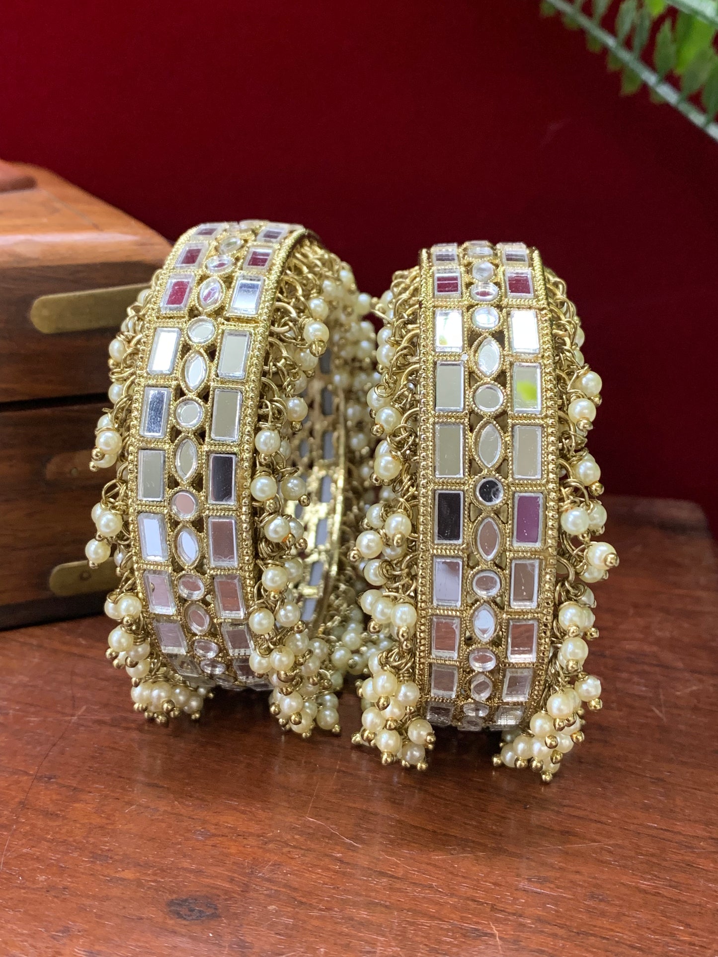 Moni mirror kundan bangle with pearl in antique