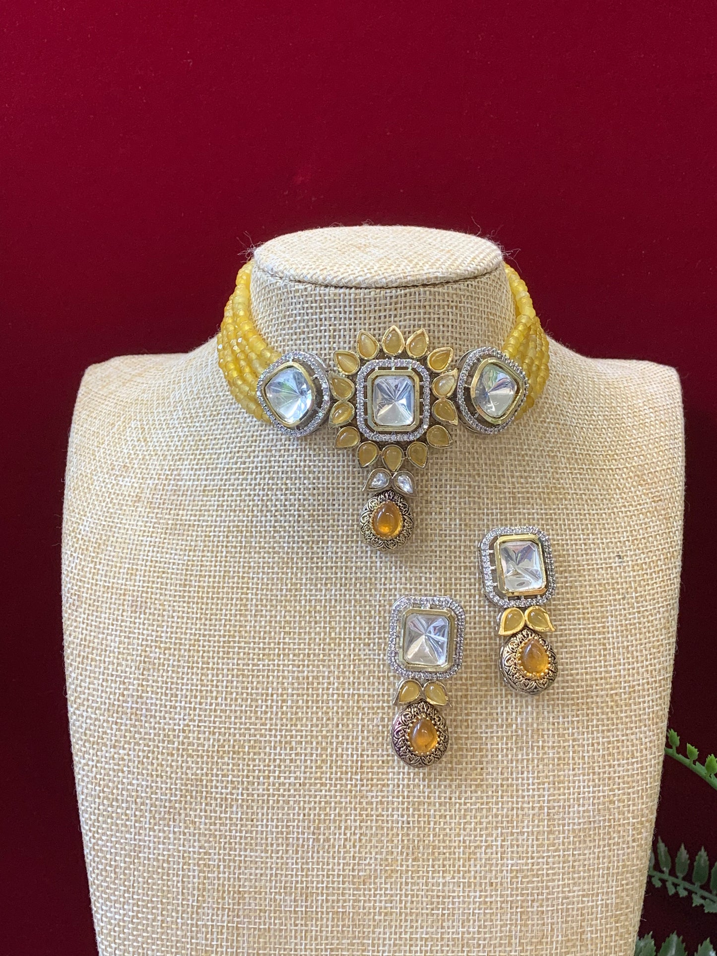 Uncut kundan choker in pastel yellow
