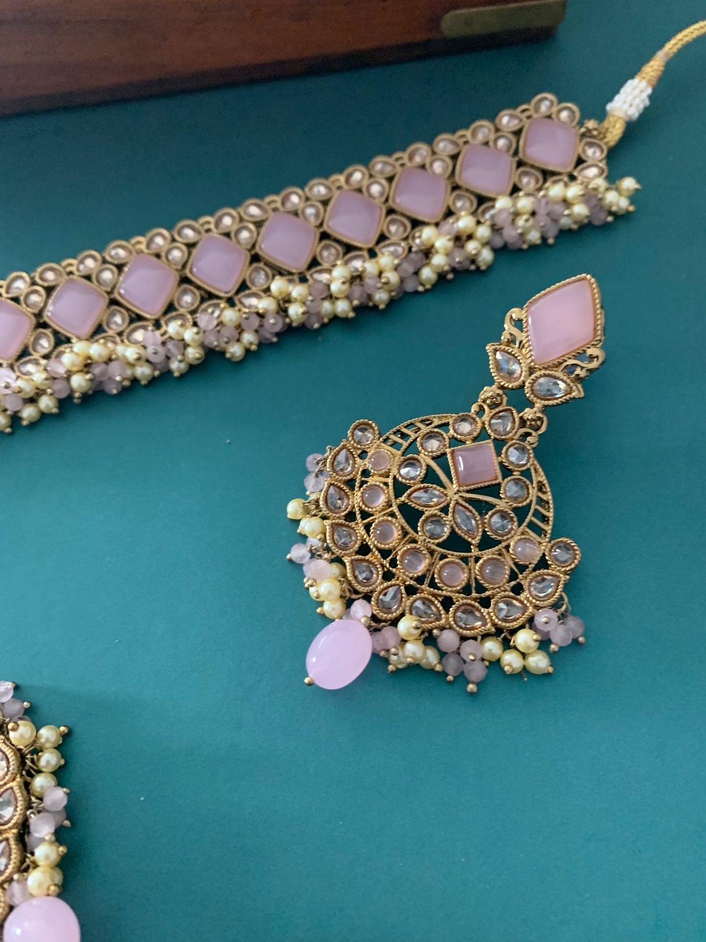 Nikki polki choker in pink