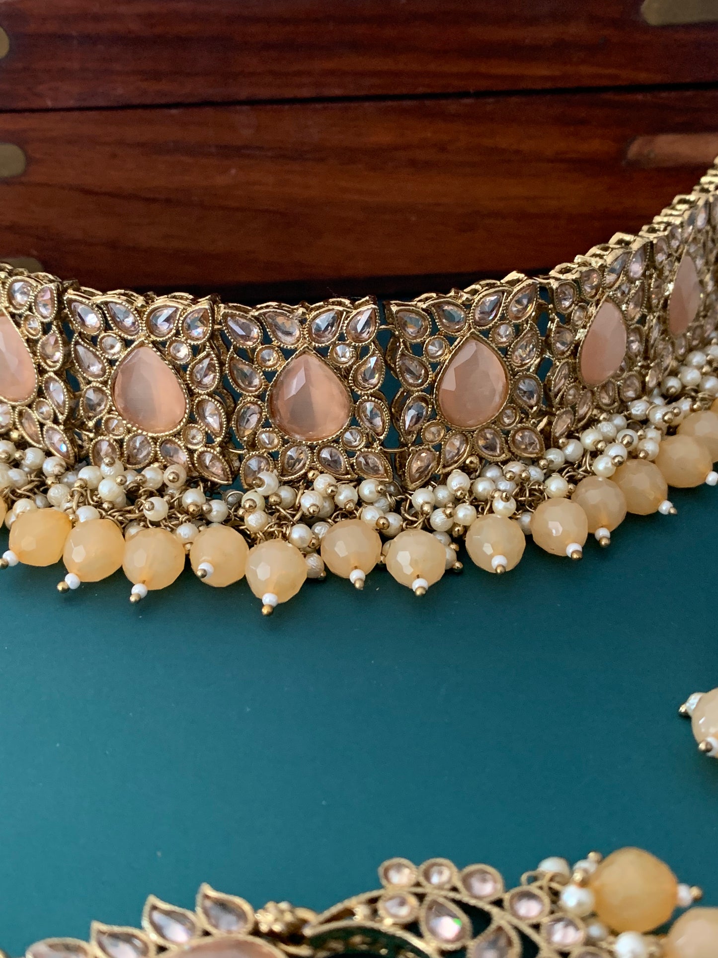 Reverse polki choker Cara