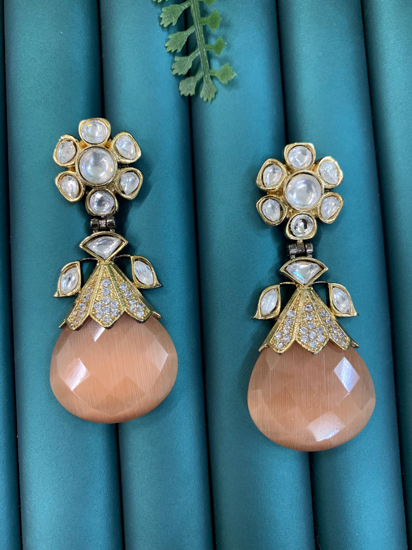 Gianna kundan stud / tops/ earring