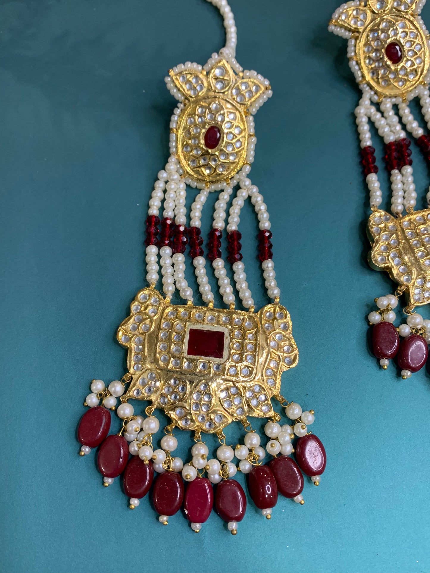 Pakistani multani /thappa kundan earring in maroon.