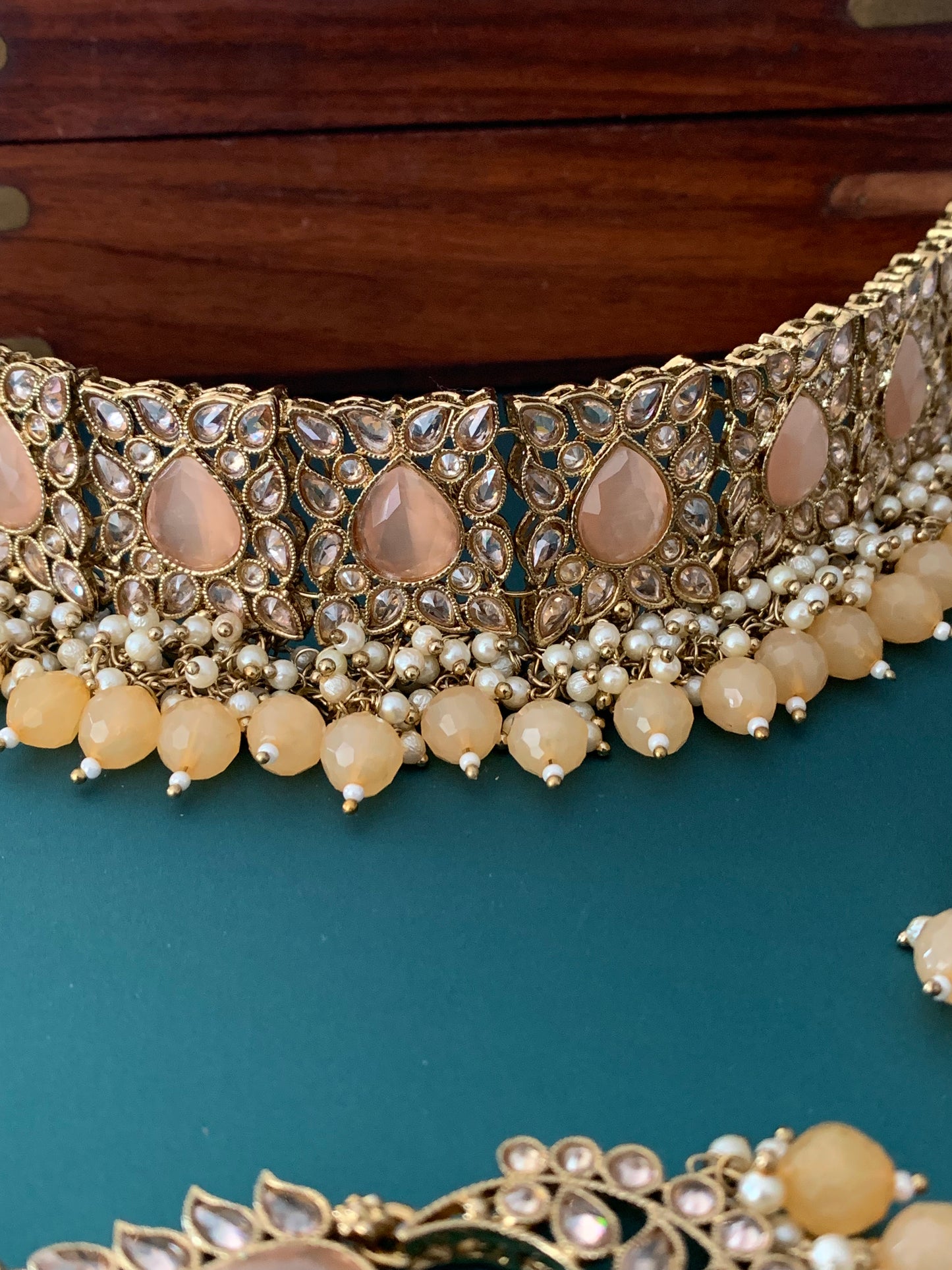 Reverse polki choker Cara