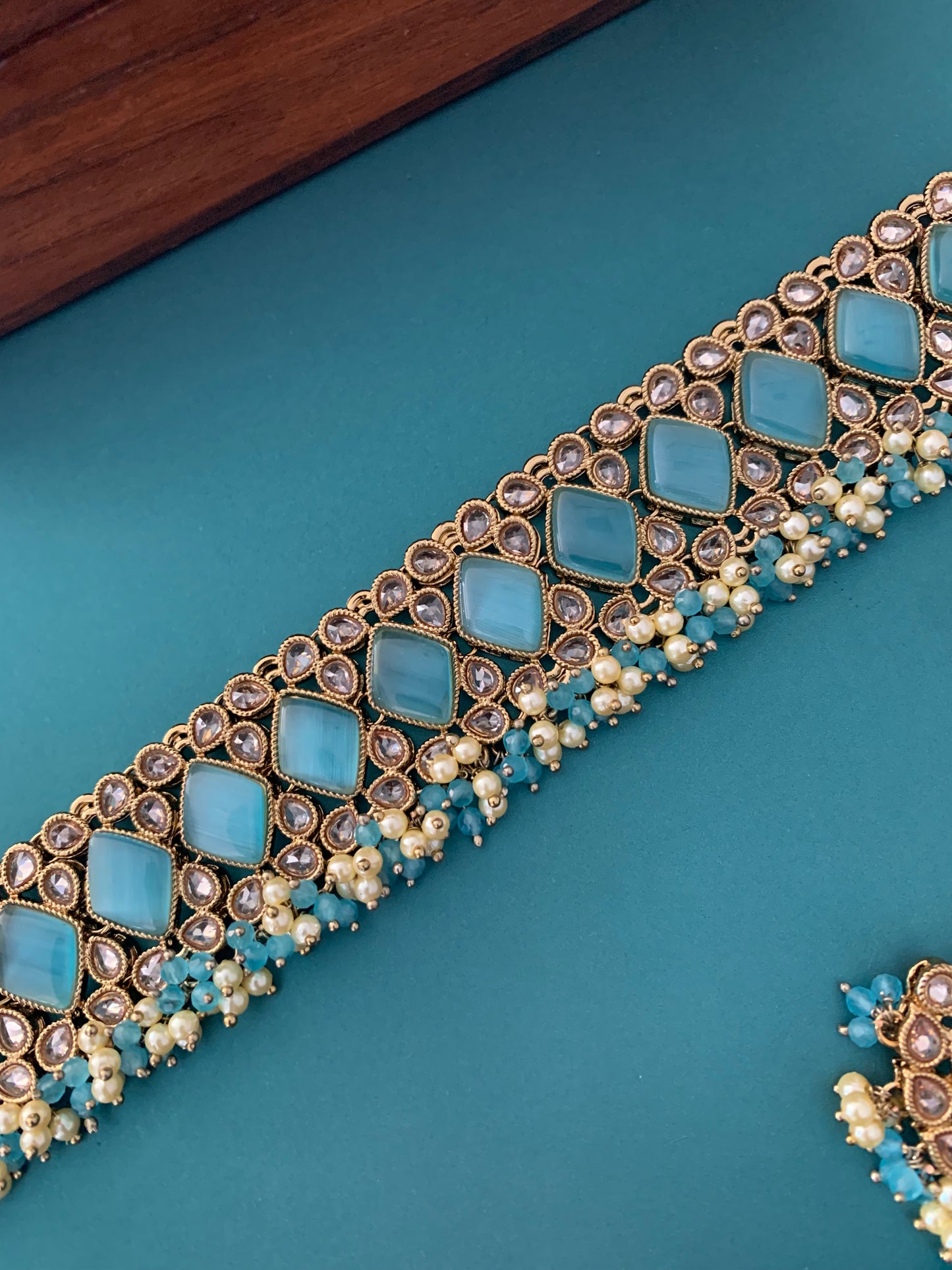 Nikki polki choker in phirozi blue