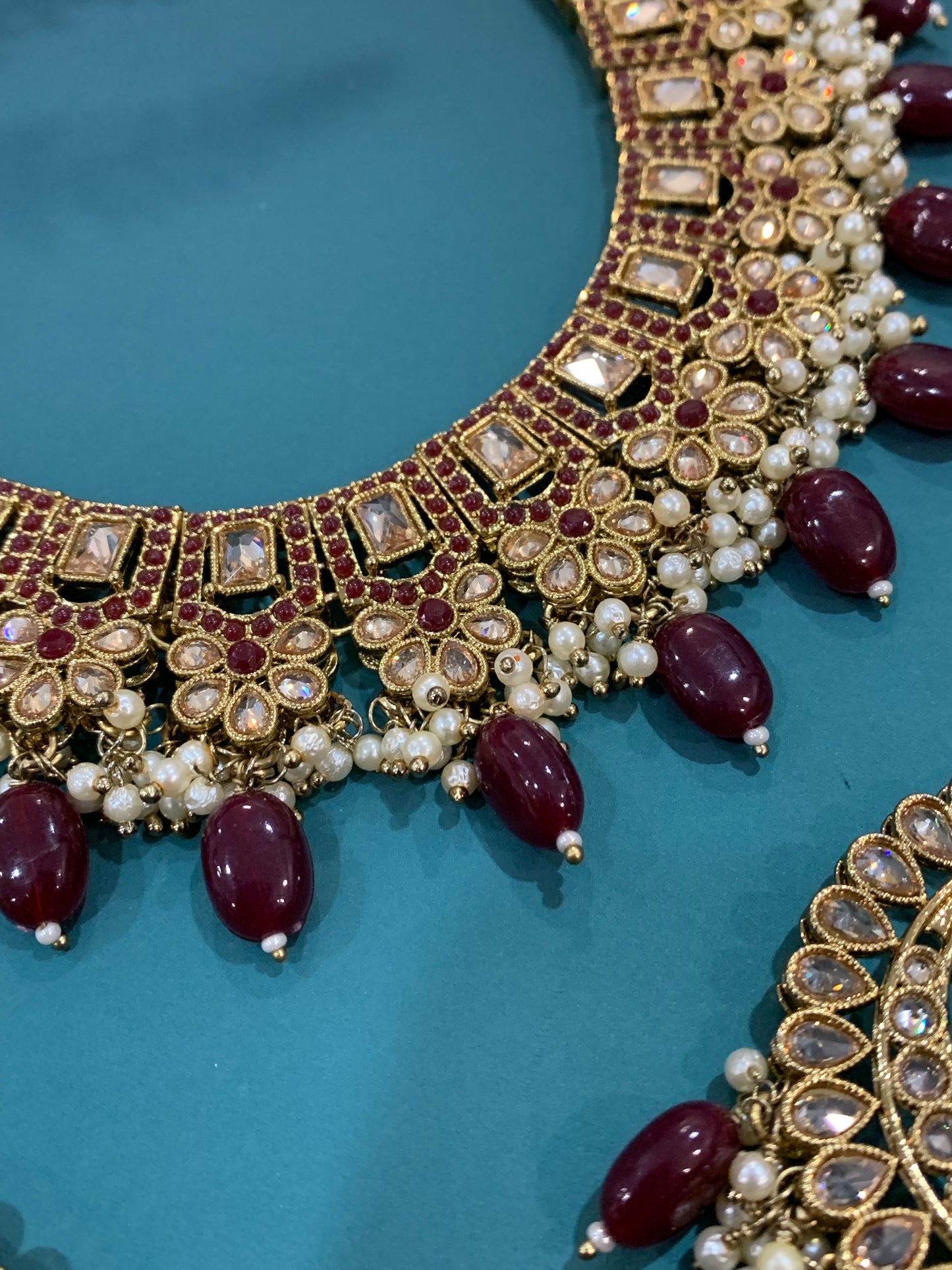 Anuska polki choker in dark maroon