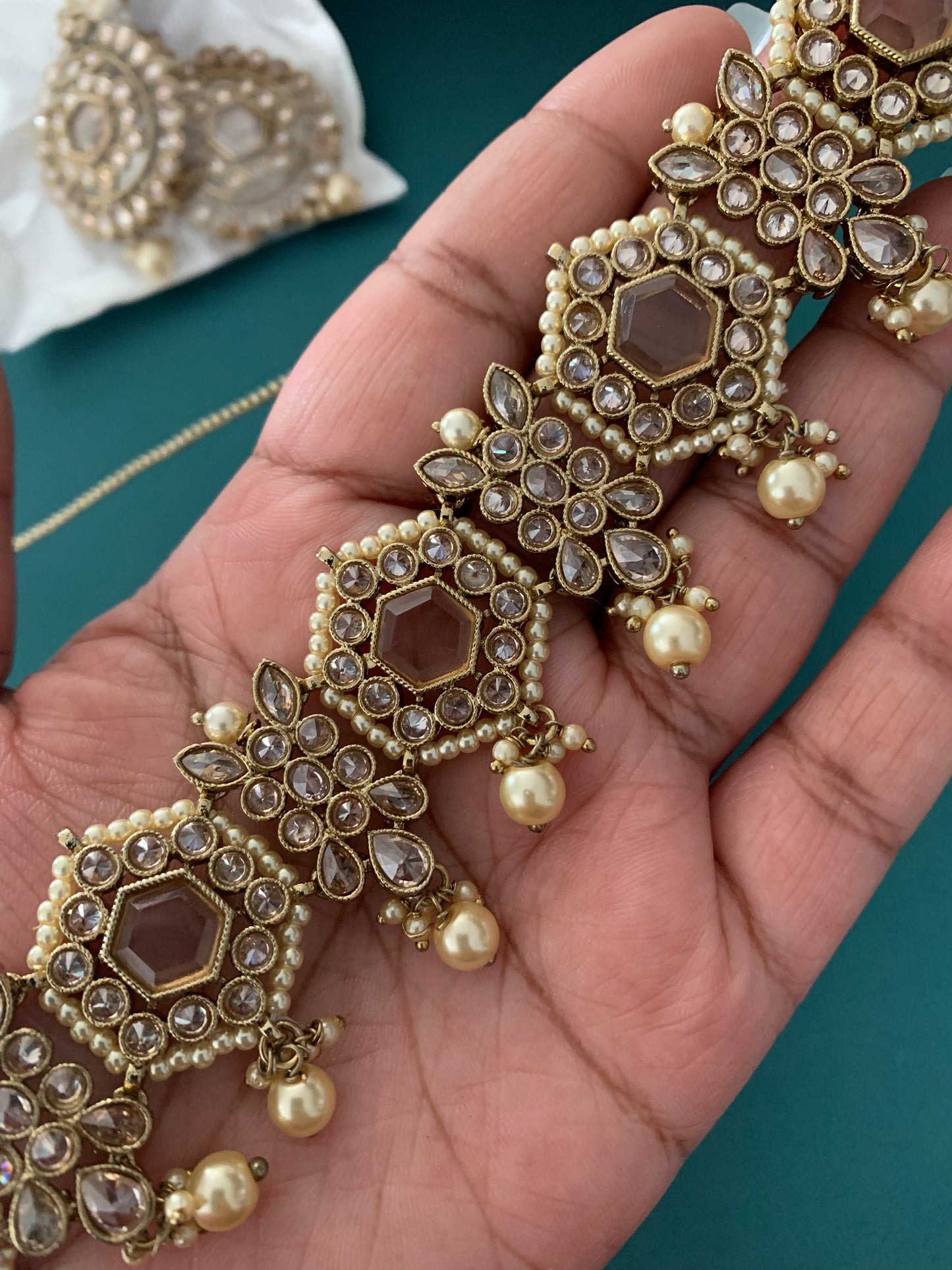 Smita polki choker in clear / gold