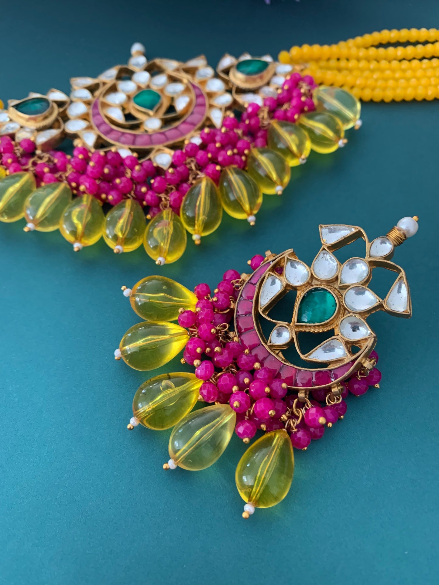 Nira pachi kundan choker magenta / yellow