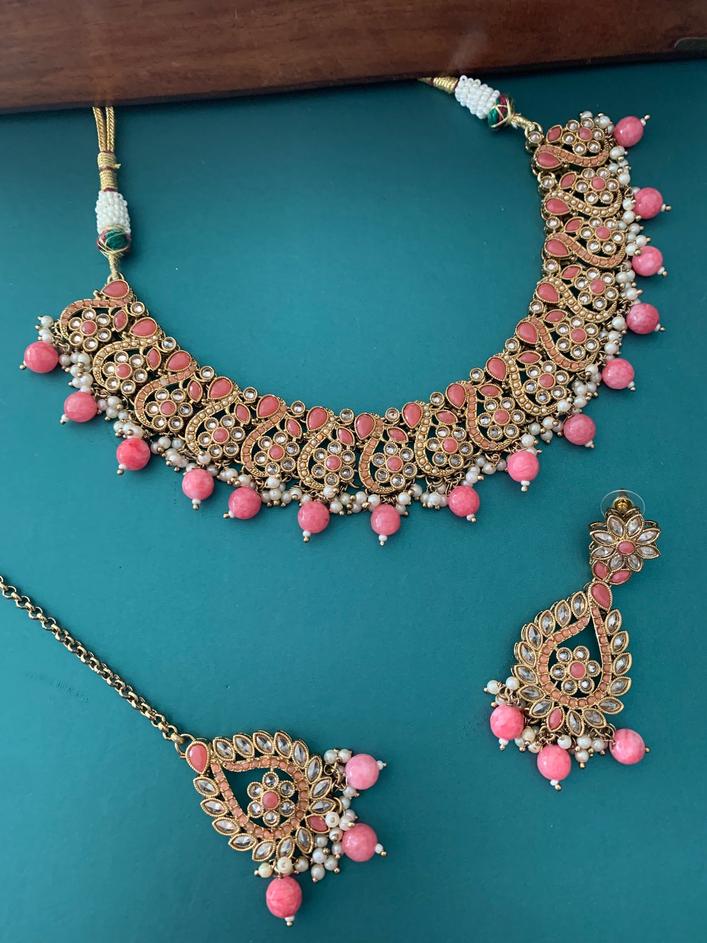 Reverse polki necklace roja