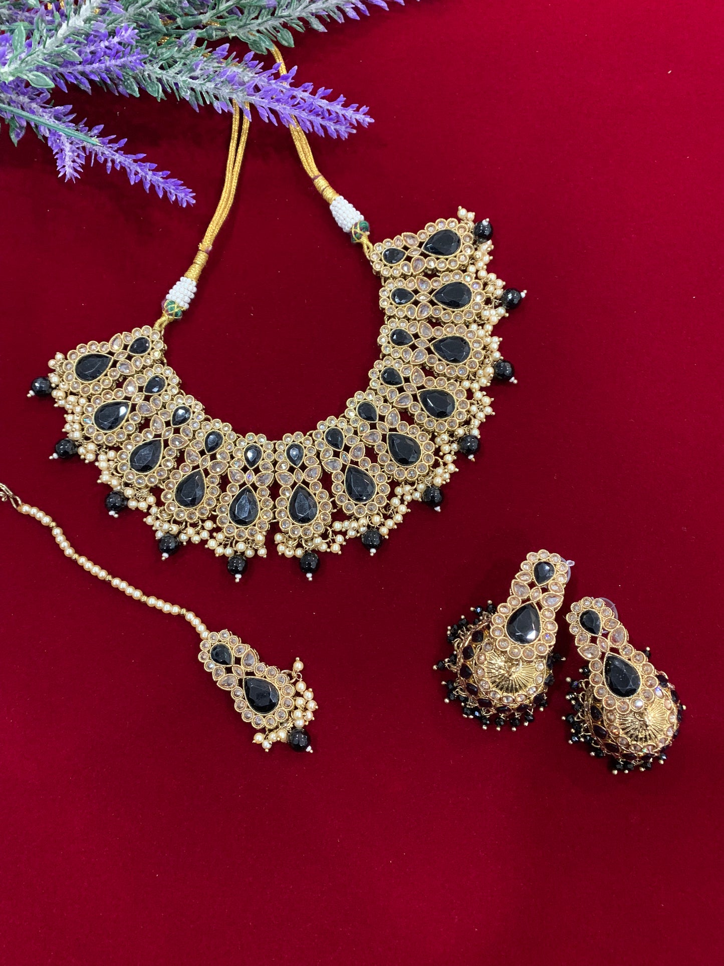 Reverse Polki necklace in black