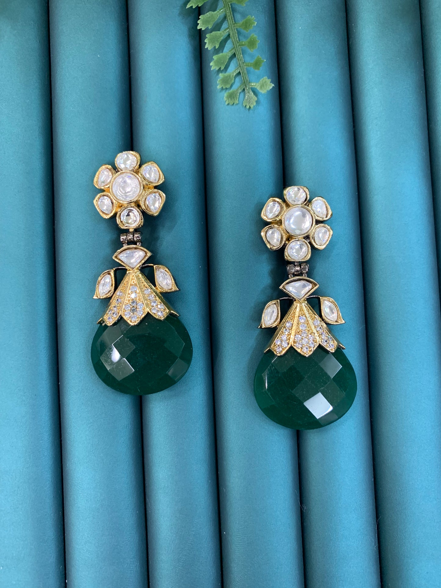 Gianna kundan stud / tops/ earring