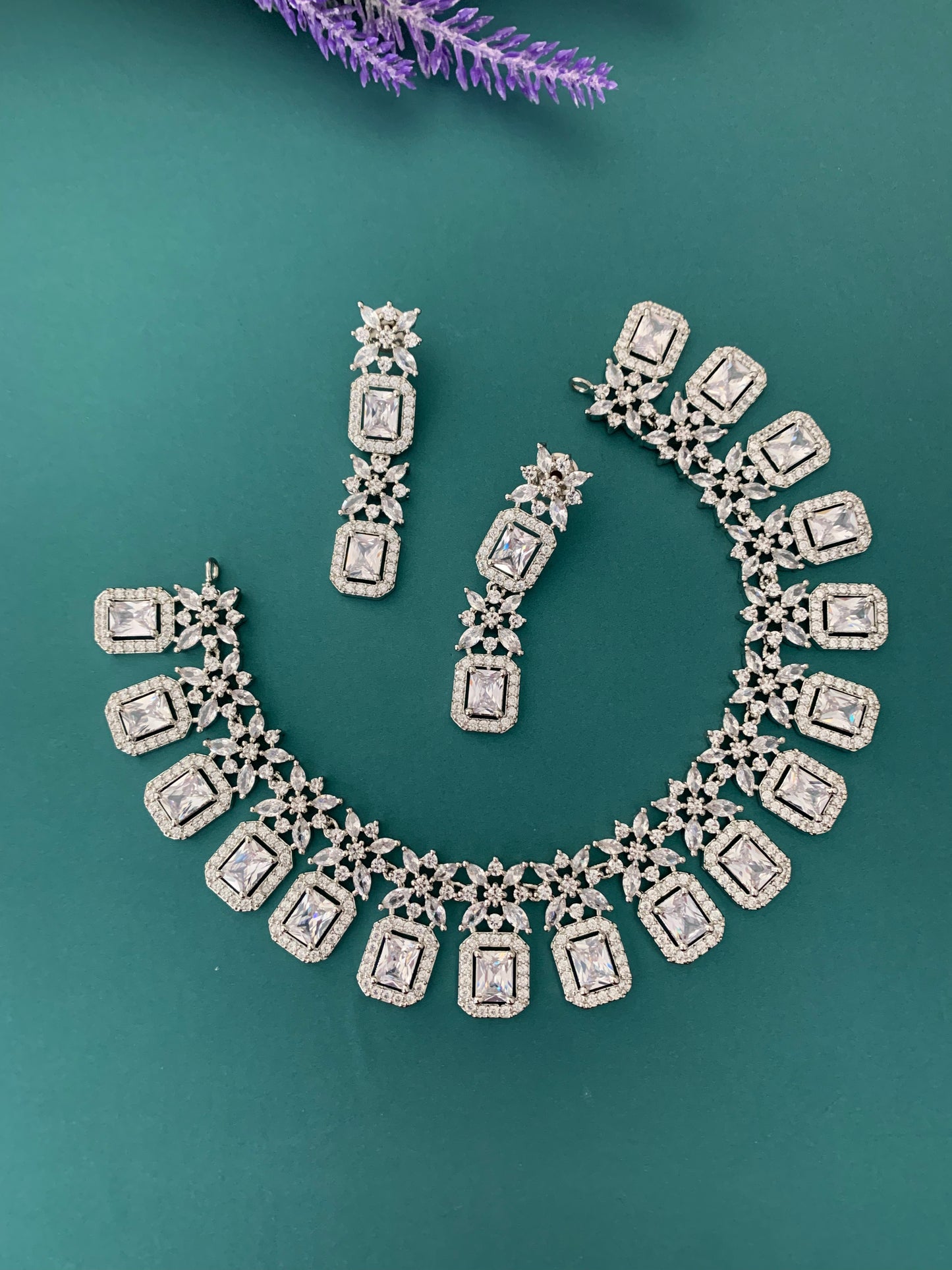 Shallu silver Ad necklace