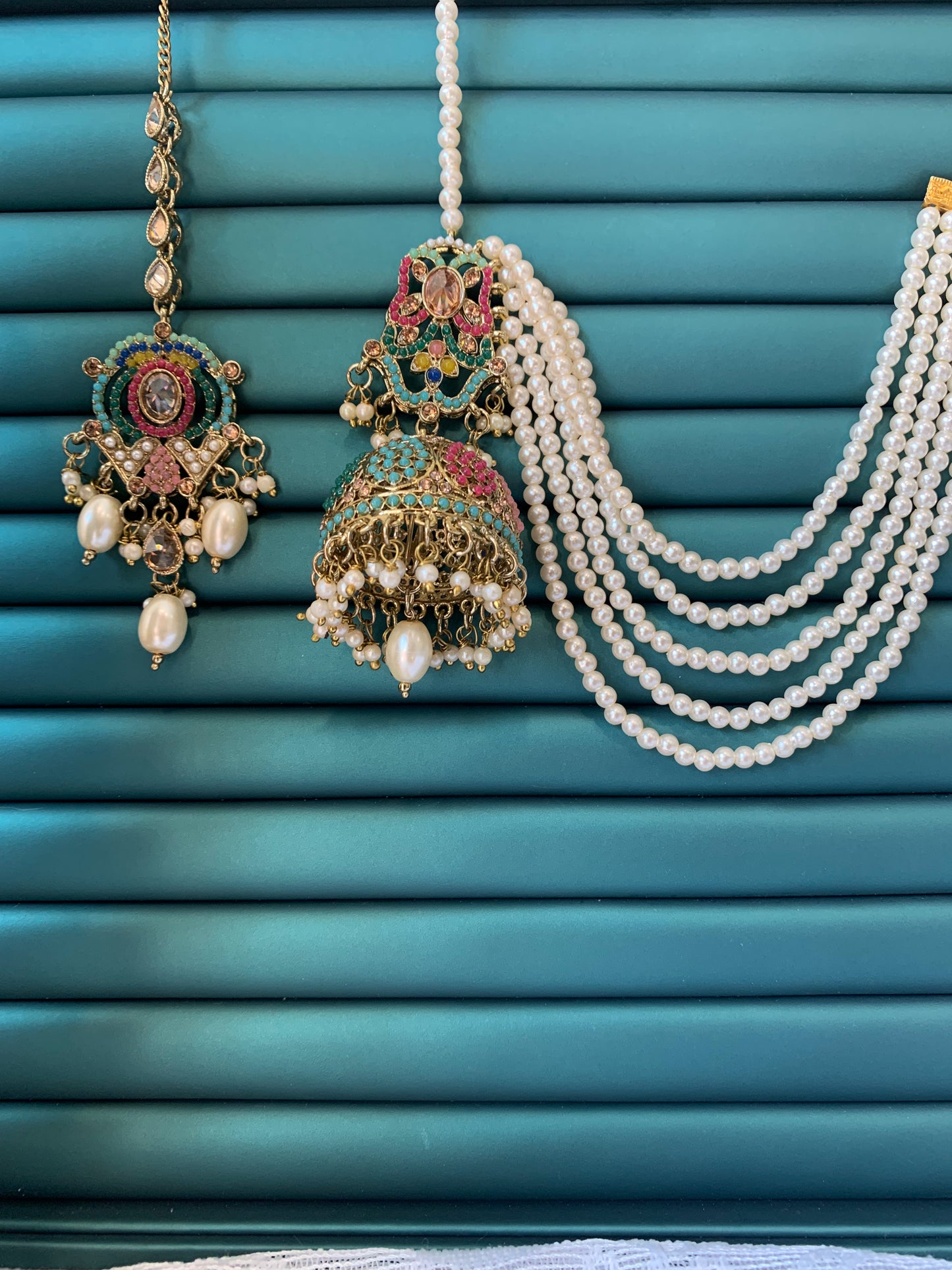 Charul necklace set in multi