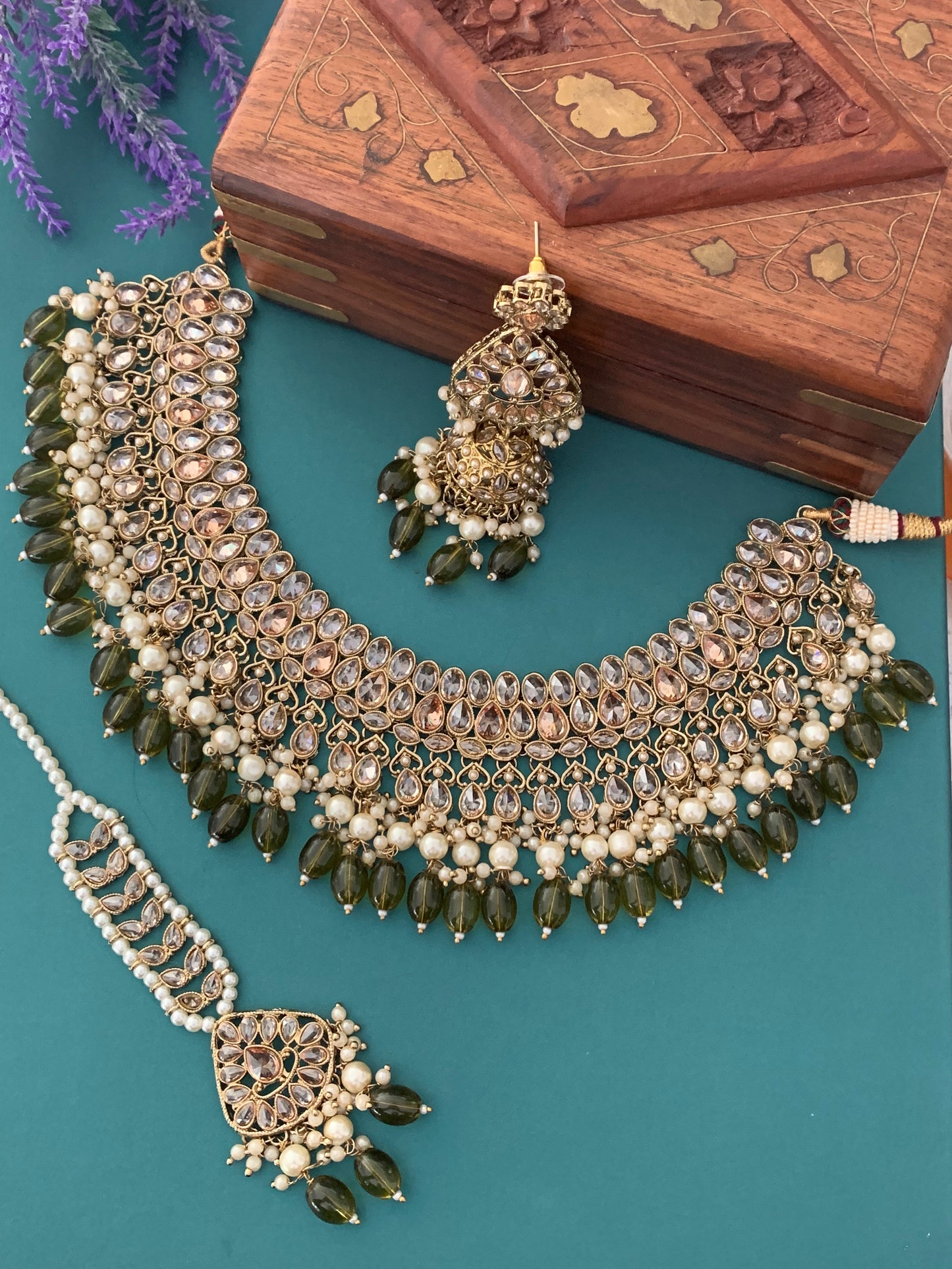 Ravina polki choker in olive green/ mahendi green