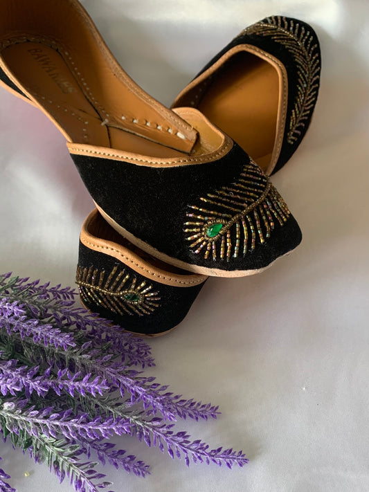 Punjabi jutti/kussa/ shoe “ Feather”