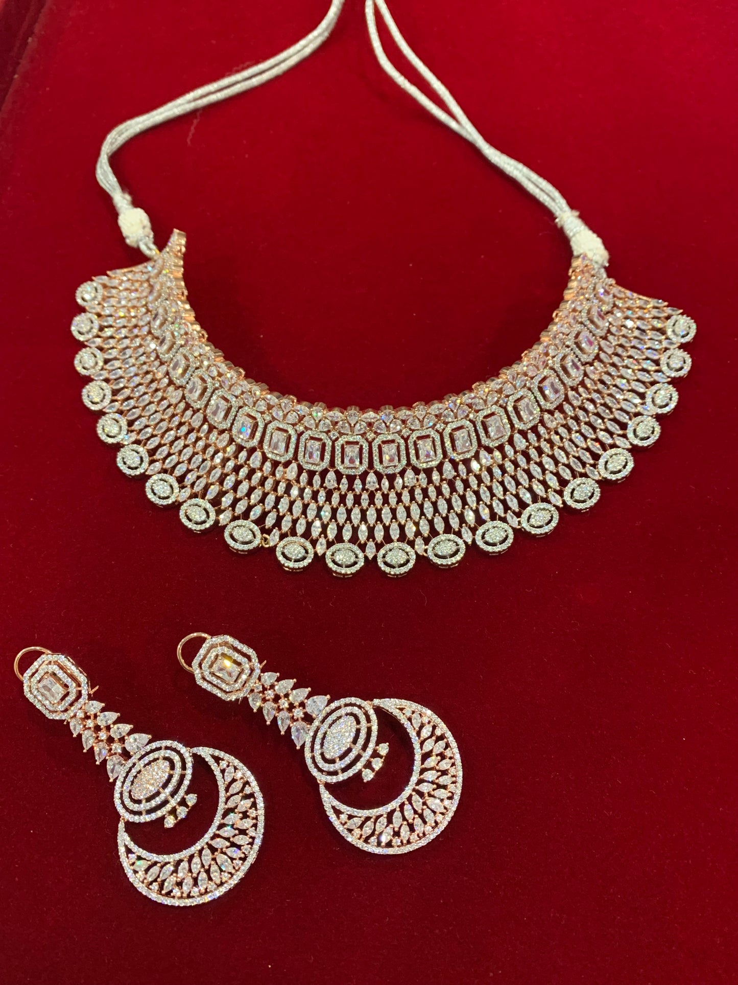 American diamond choker