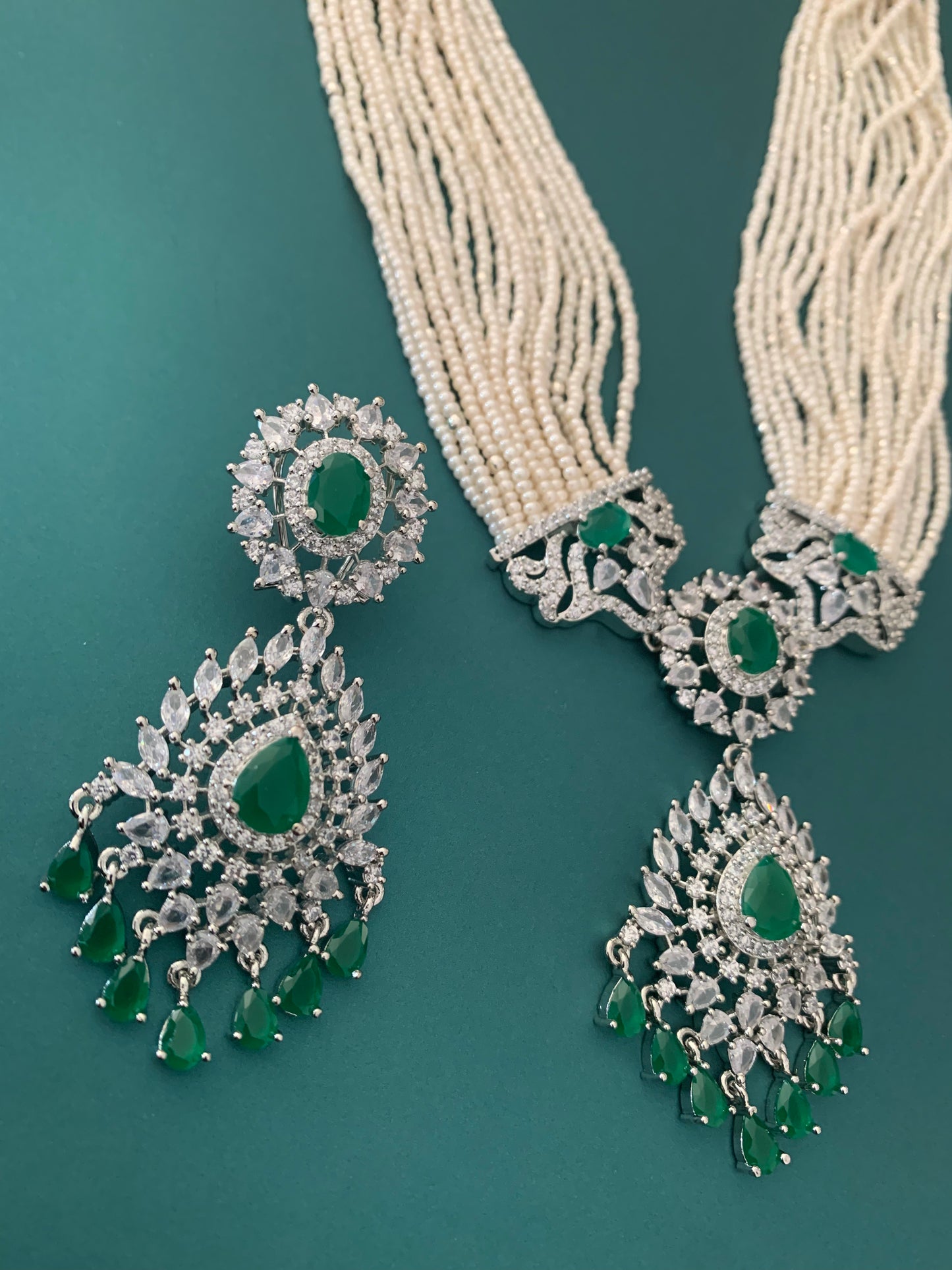 Diamond choker necklace emerald green